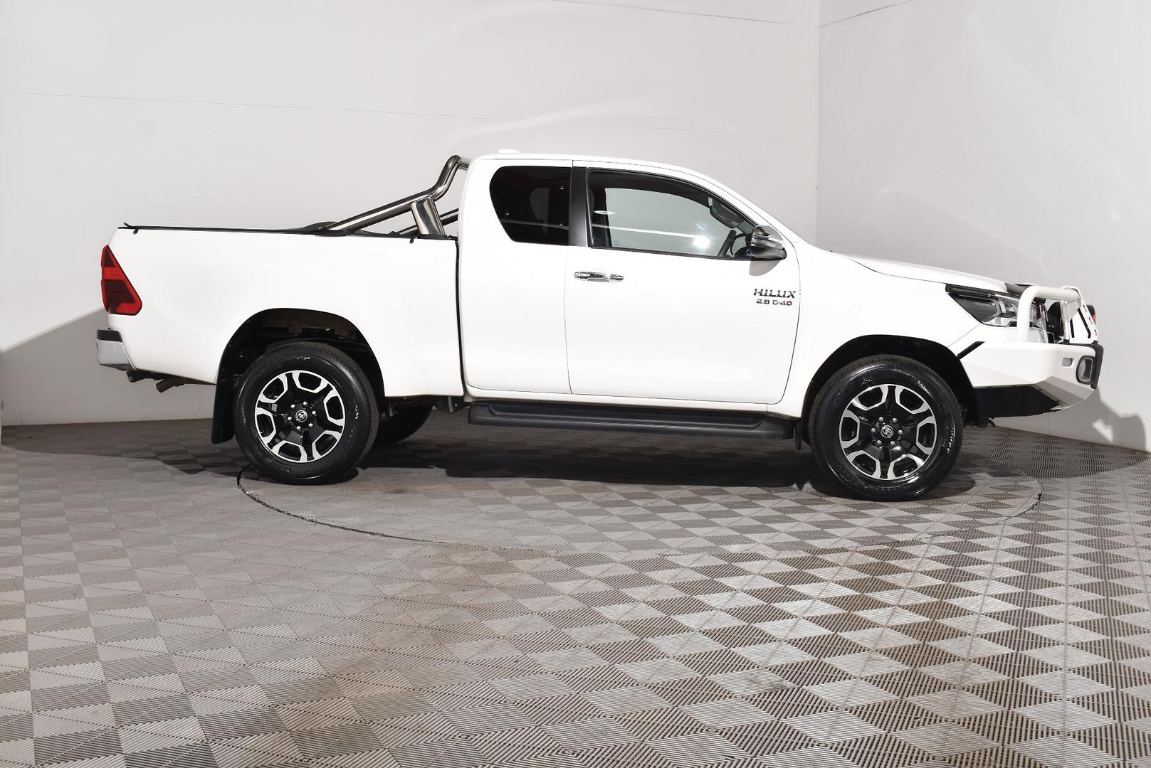 2021 Toyota Hilux SR5 — photo 10