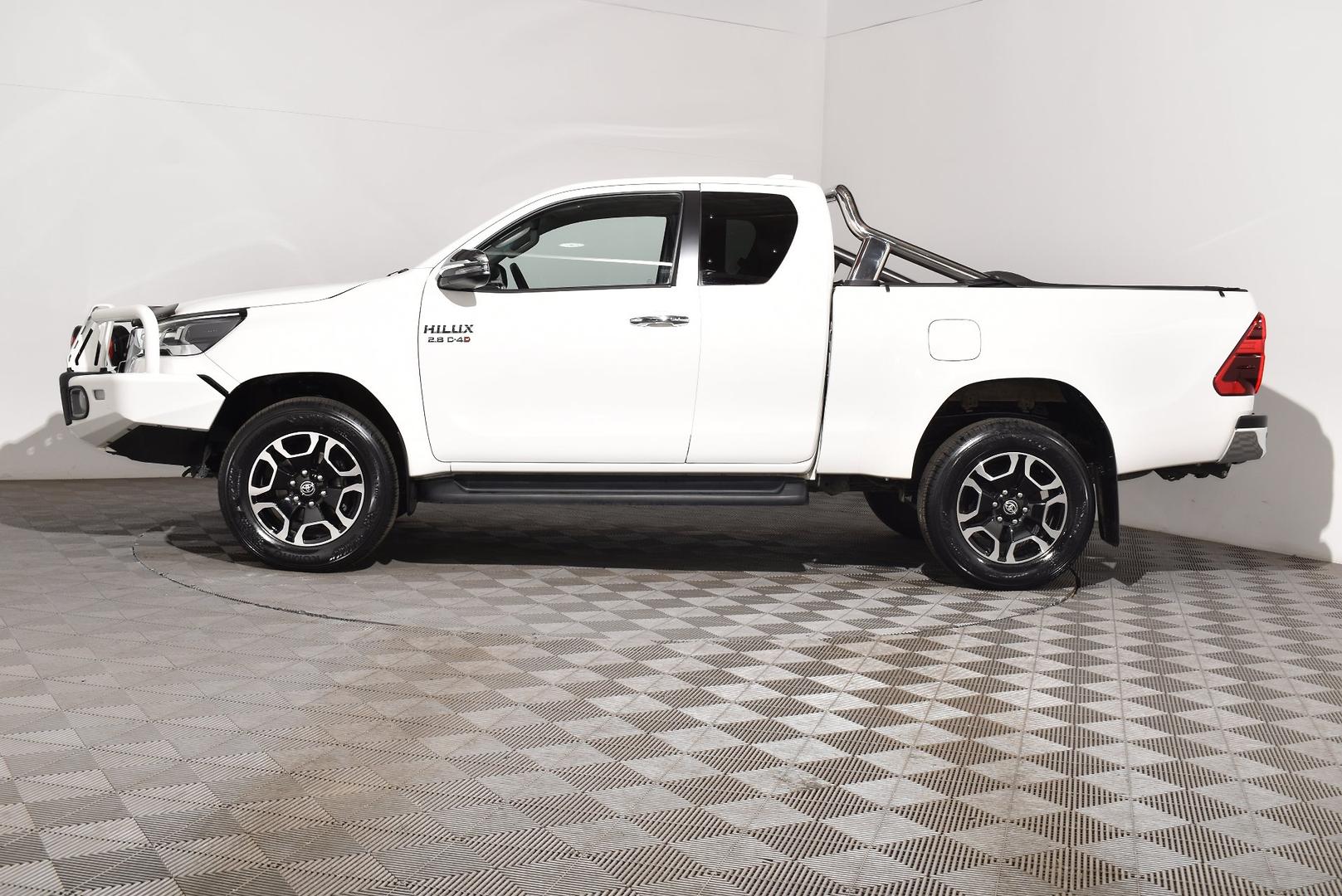 2021 Toyota Hilux SR5 — photo 11