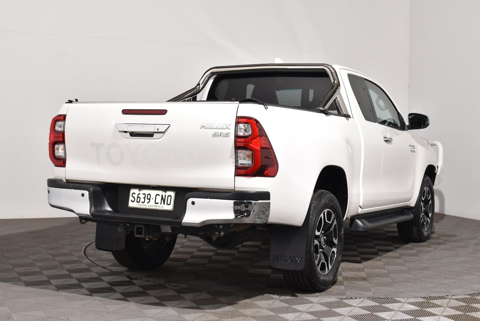 2021 Toyota Hilux SR5 — photo 14