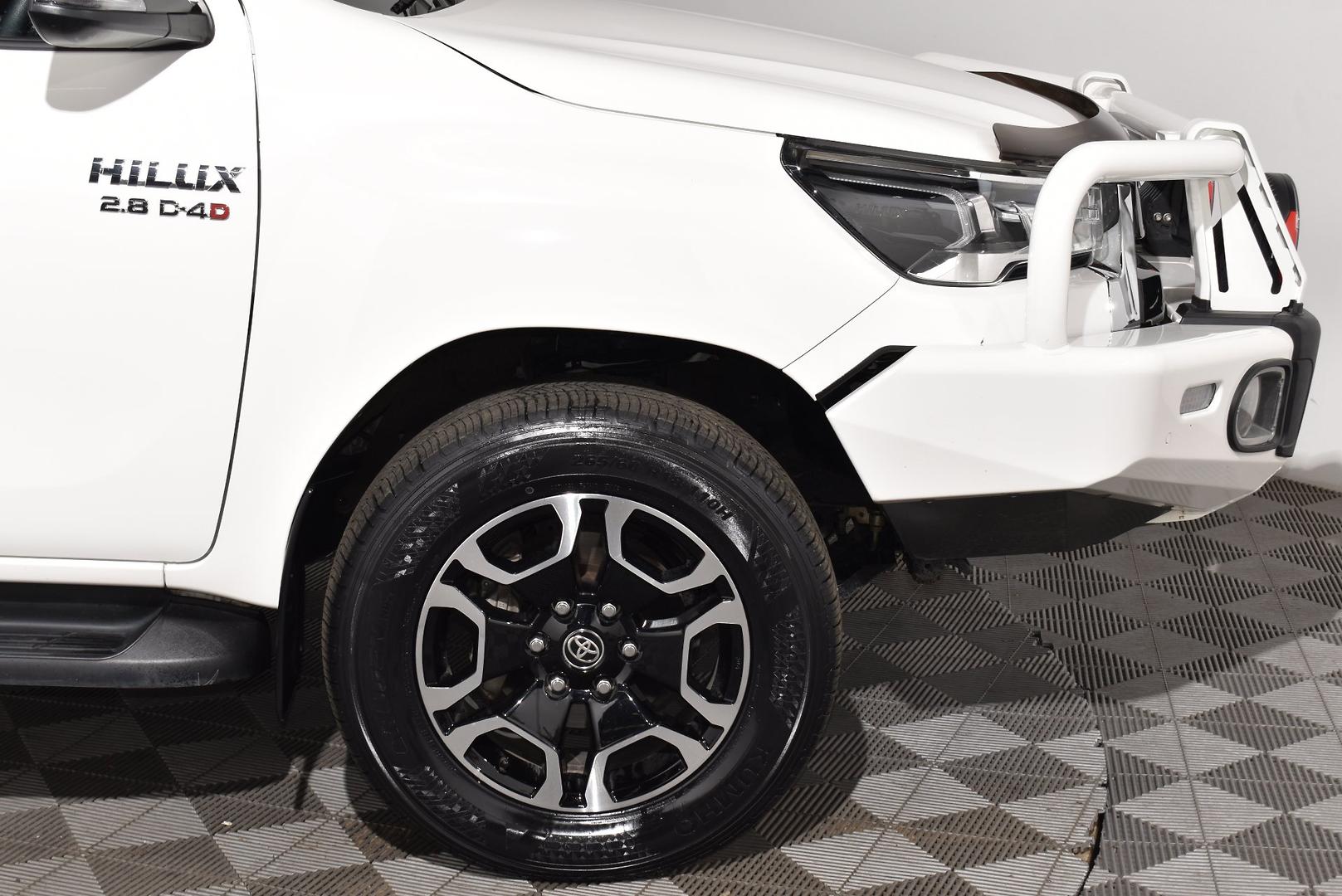 2021 Toyota Hilux SR5 — photo 18