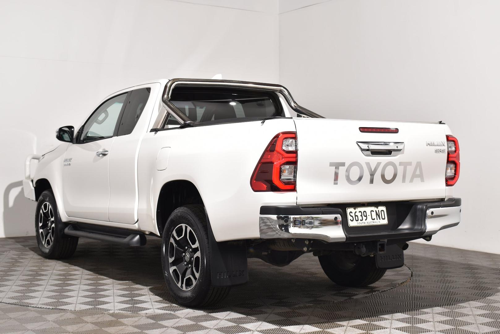 2021 Toyota Hilux SR5 — photo 2