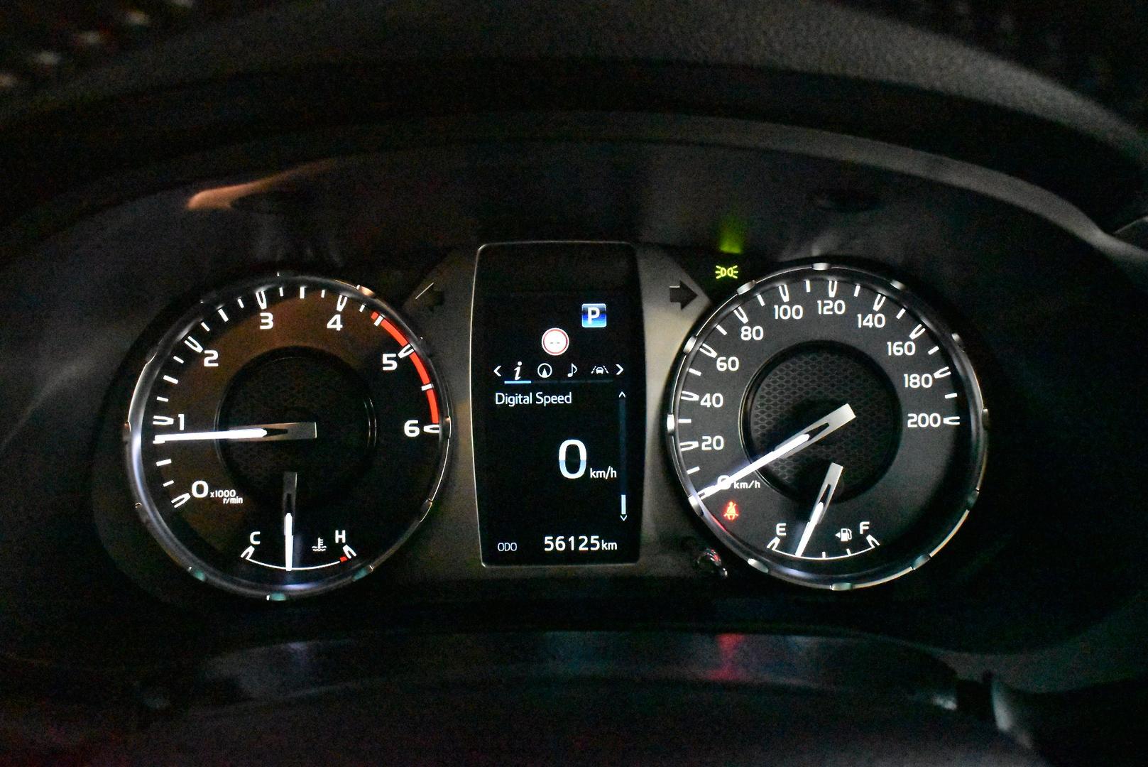 2021 Toyota Hilux SR5 — photo 25