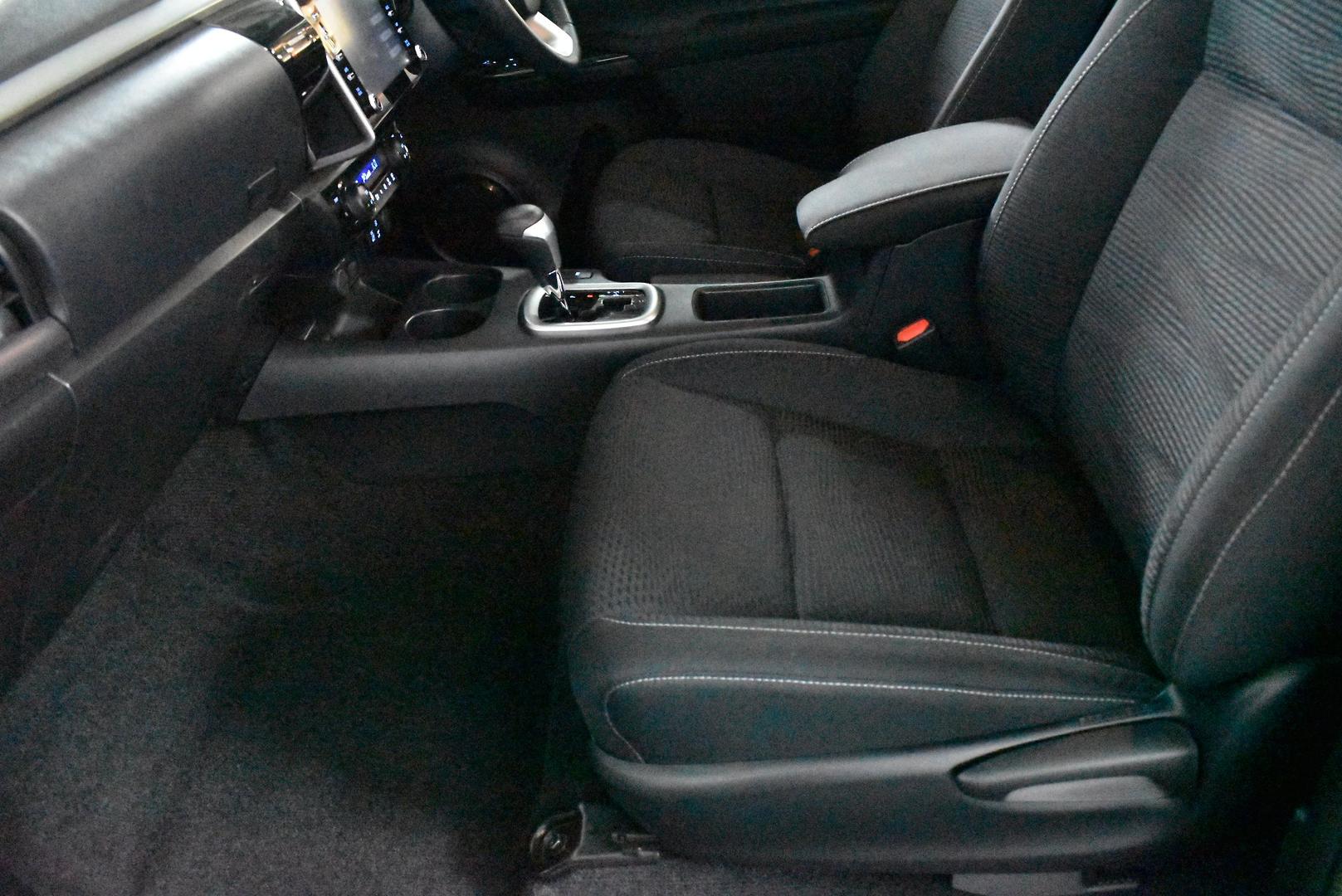 2021 Toyota Hilux SR5 — photo 7