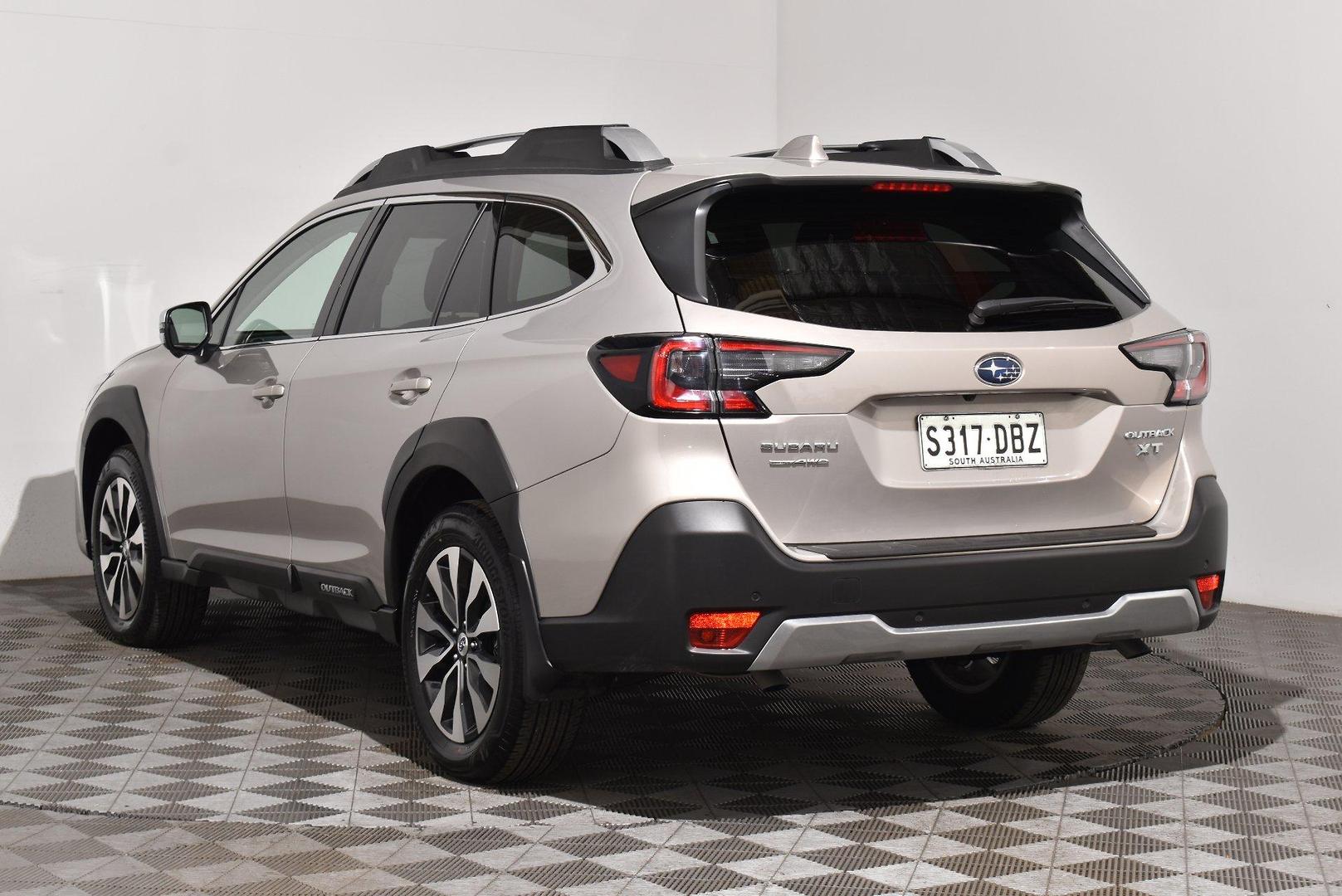 2024 Subaru Outback AWD Touring XT — photo 2