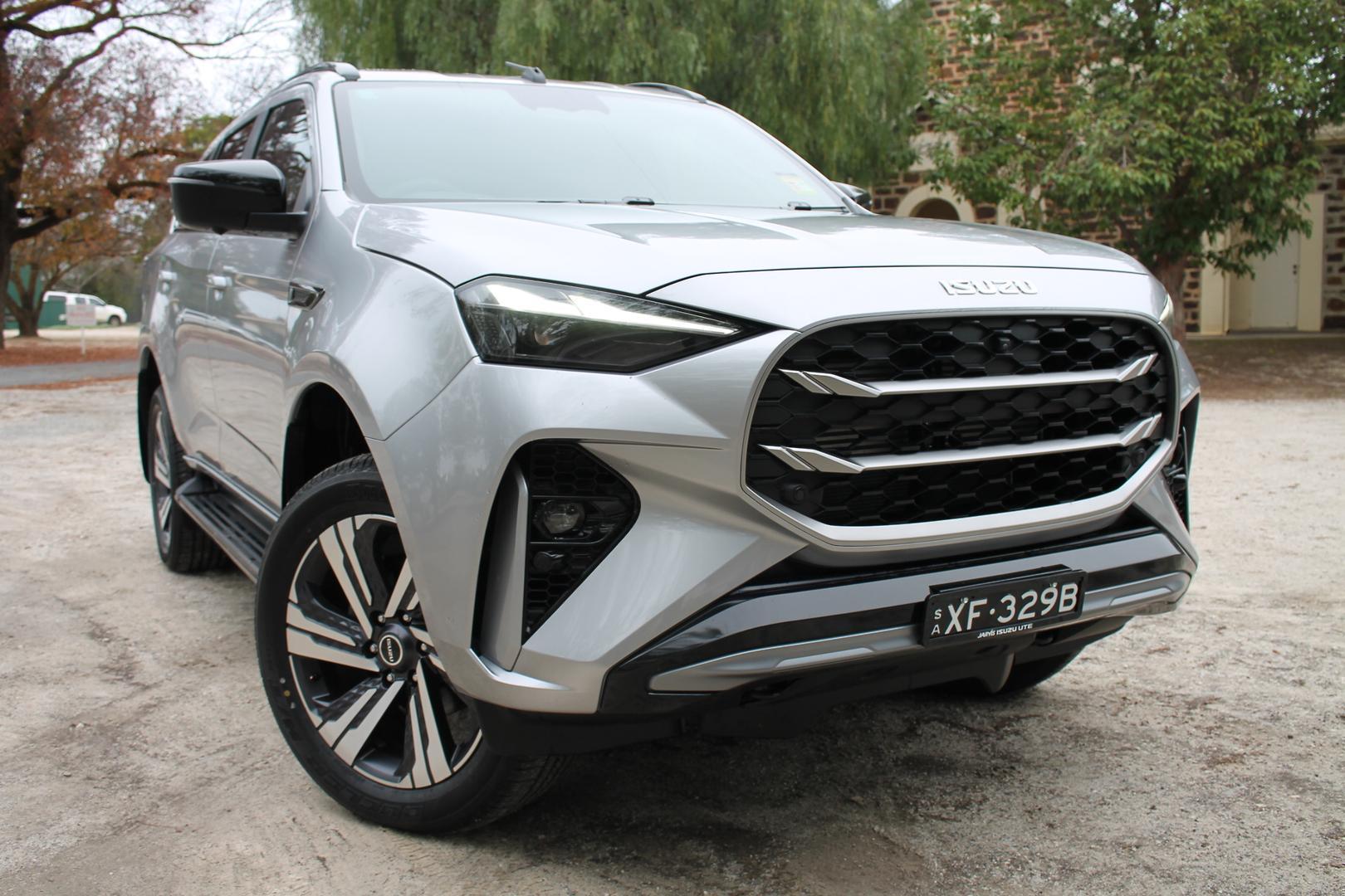 2025 Isuzu MU-X LST — photo 1