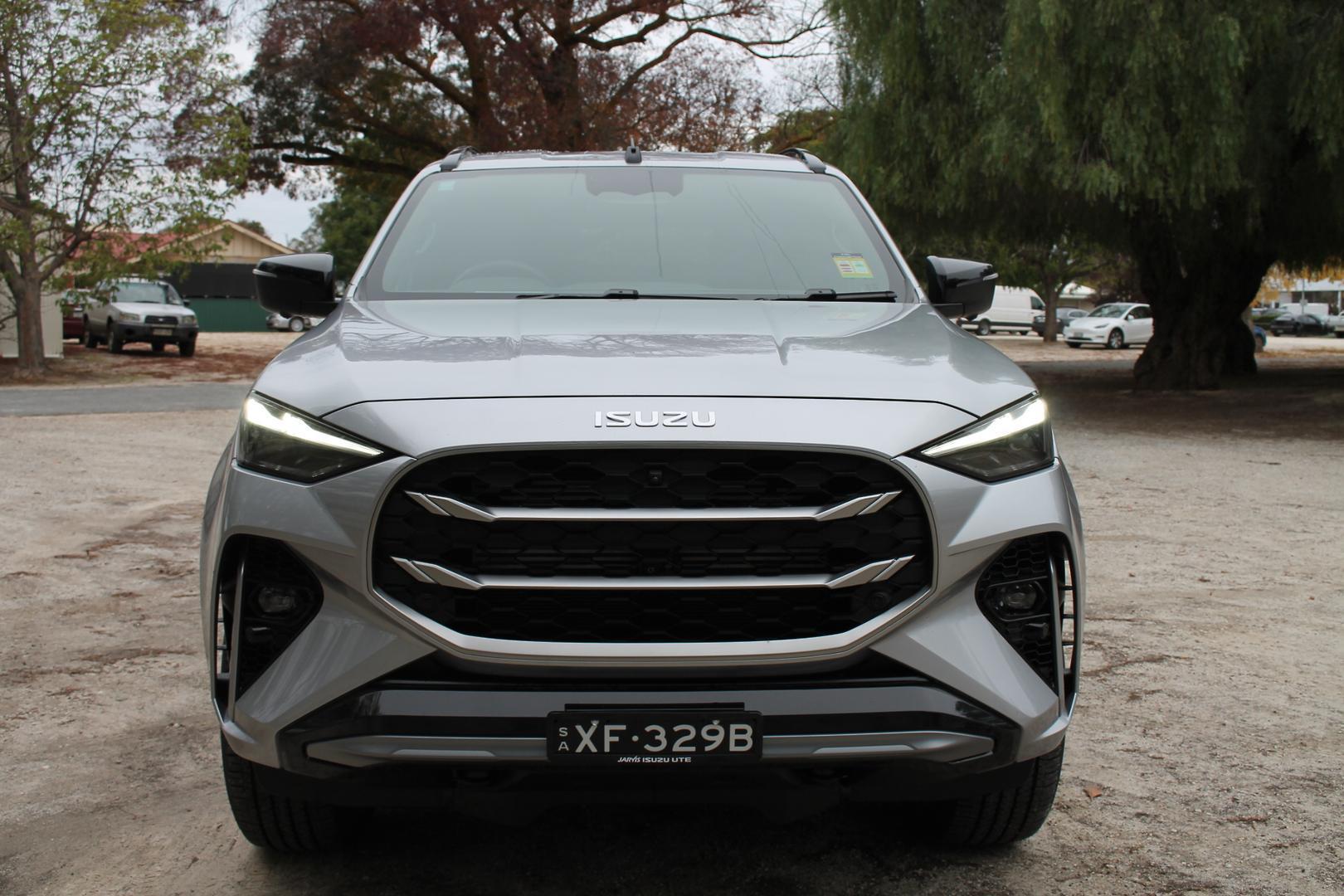 2025 Isuzu MU-X LST — photo 2
