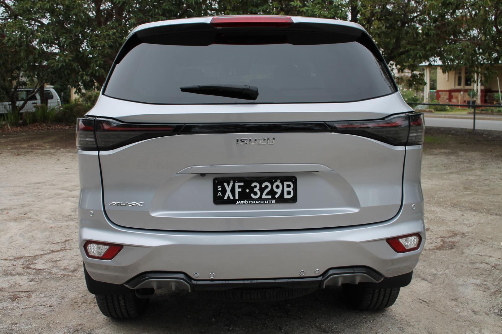2025 Isuzu MU-X LST — photo 5