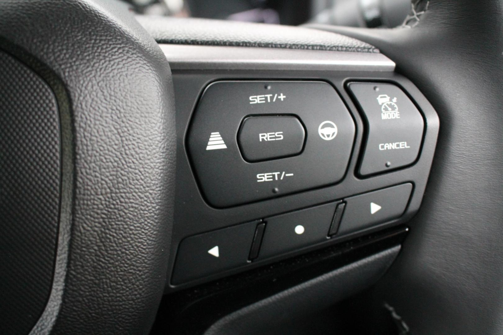2025 Isuzu MU-X LST — photo 9