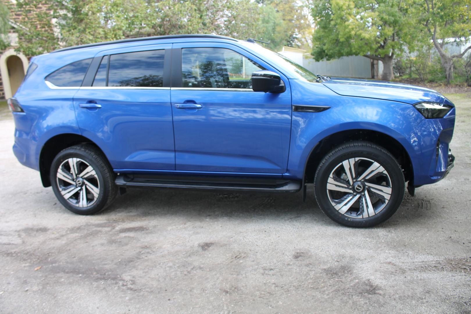 2025 Isuzu MU-X LST — photo 19
