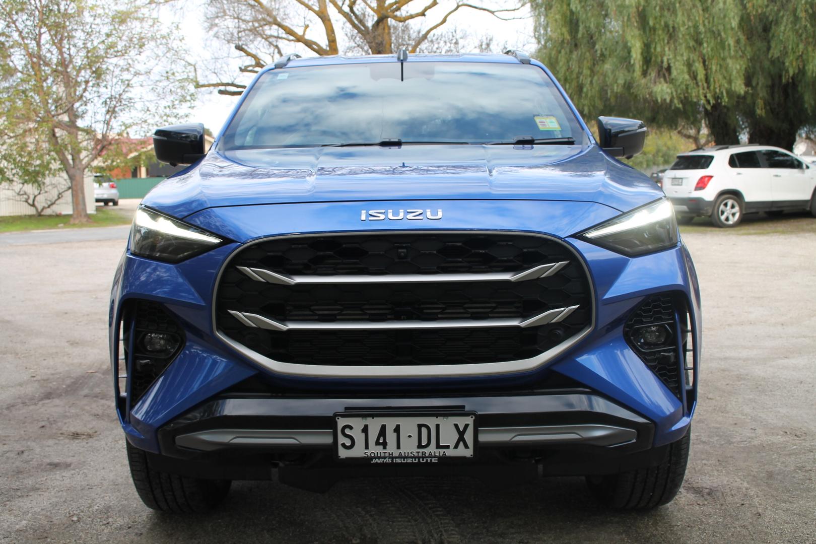 2025 Isuzu MU-X LST — photo 2