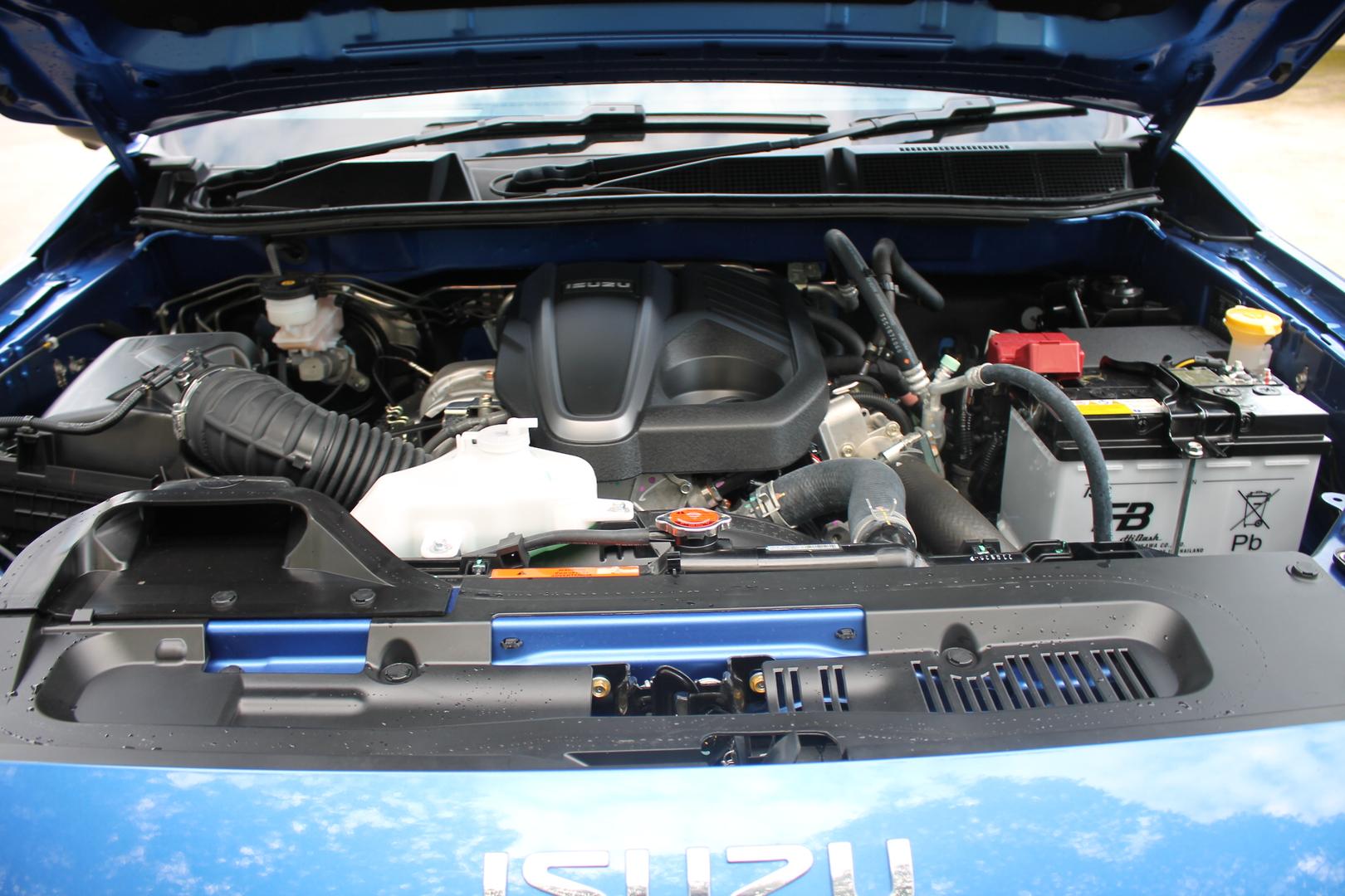 2025 Isuzu MU-X LST — photo 20