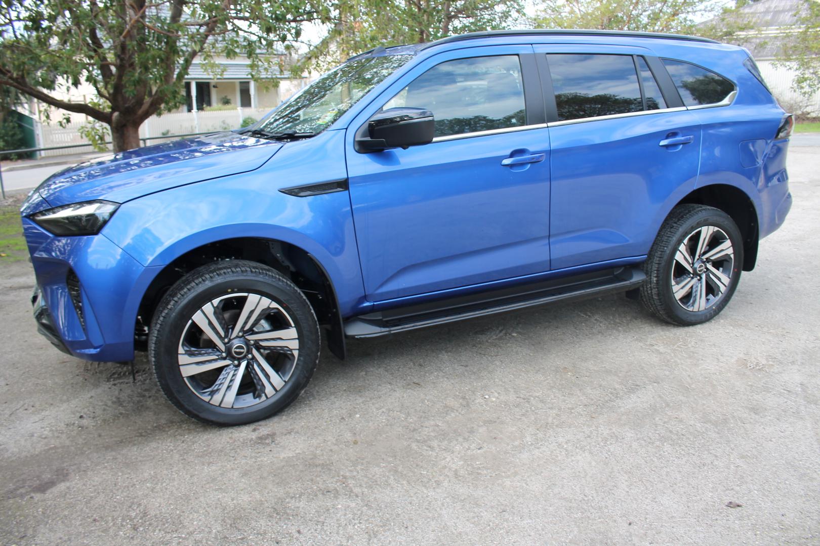 2025 Isuzu MU-X LST — photo 21
