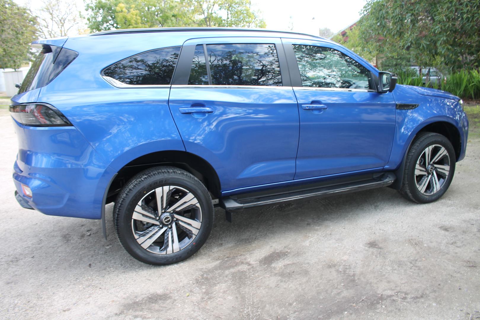 2025 Isuzu MU-X LST — photo 4