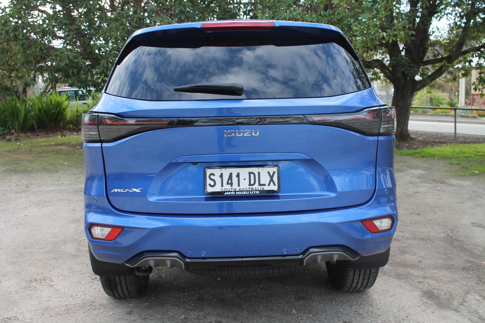 2025 Isuzu MU-X LST — photo 5