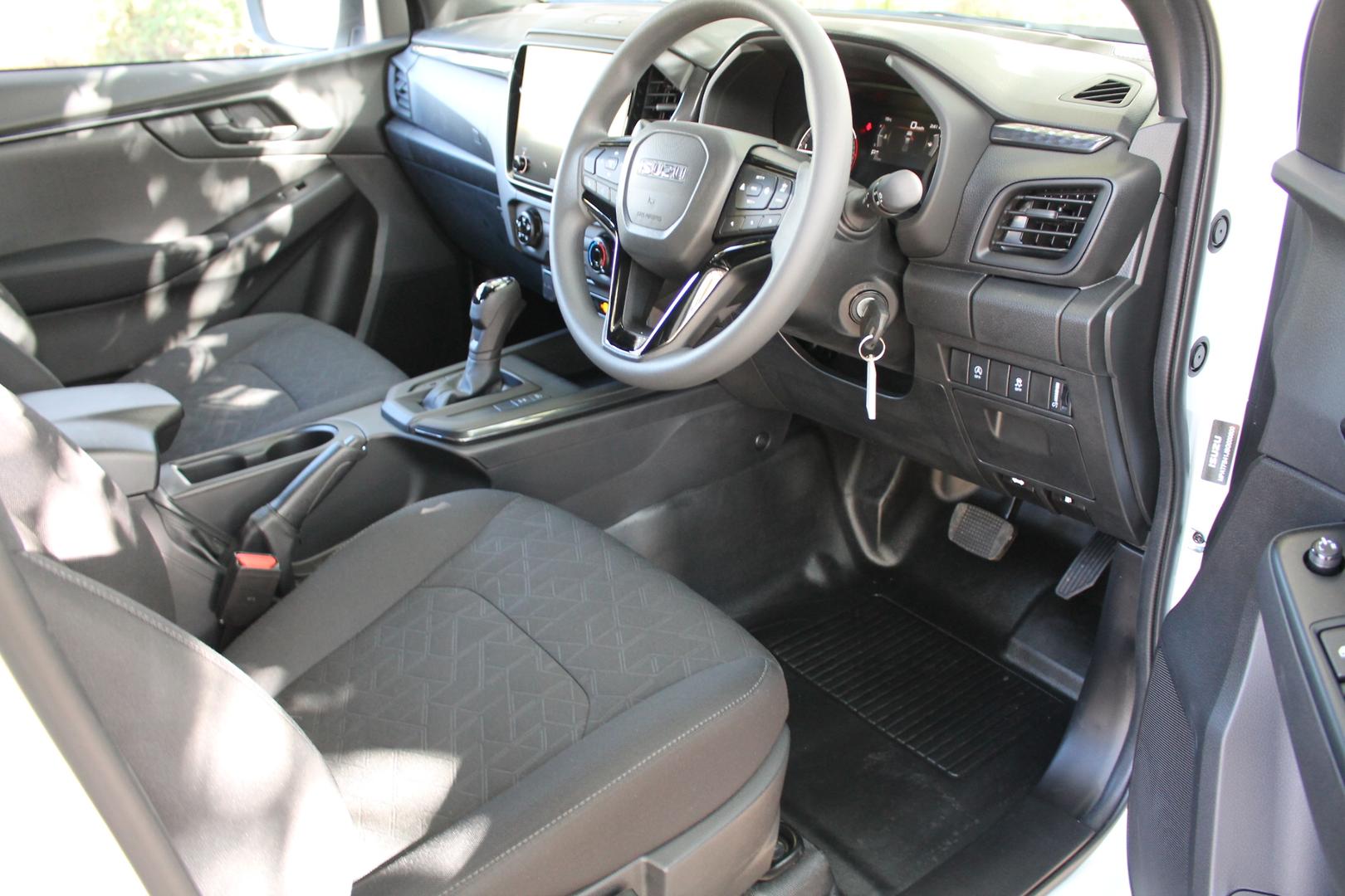2025 Isuzu D-MAX XRIDER — photo 14