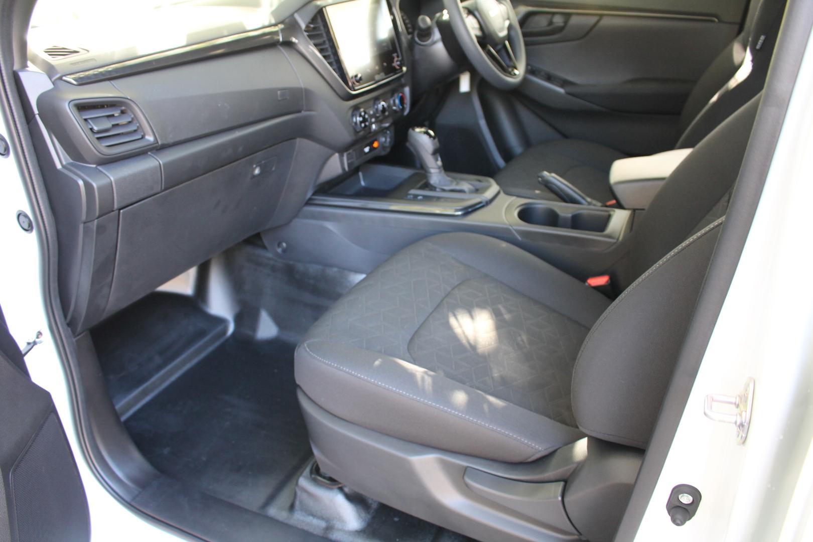 2025 Isuzu D-MAX XRIDER — photo 16