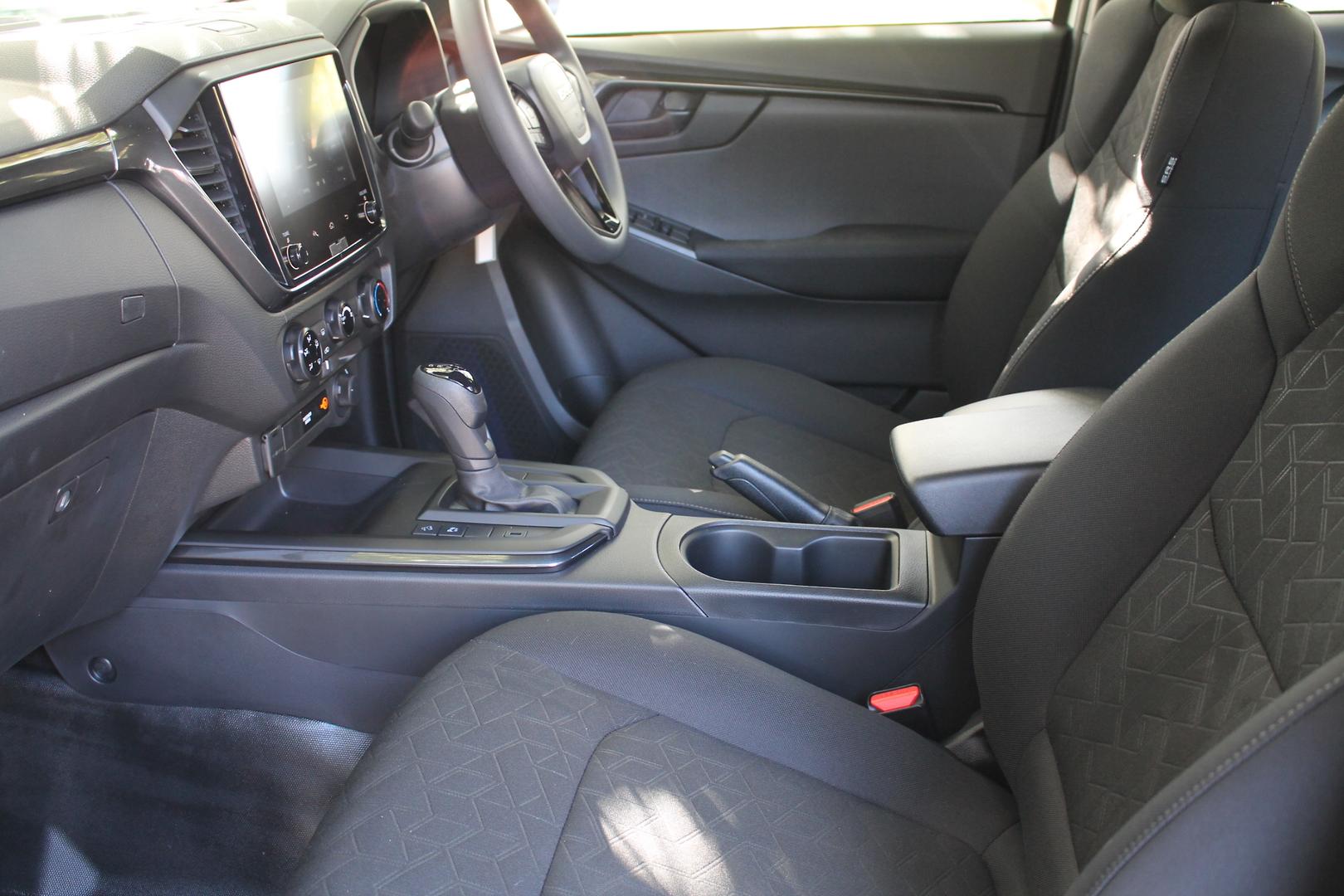 2025 Isuzu D-MAX XRIDER — photo 17