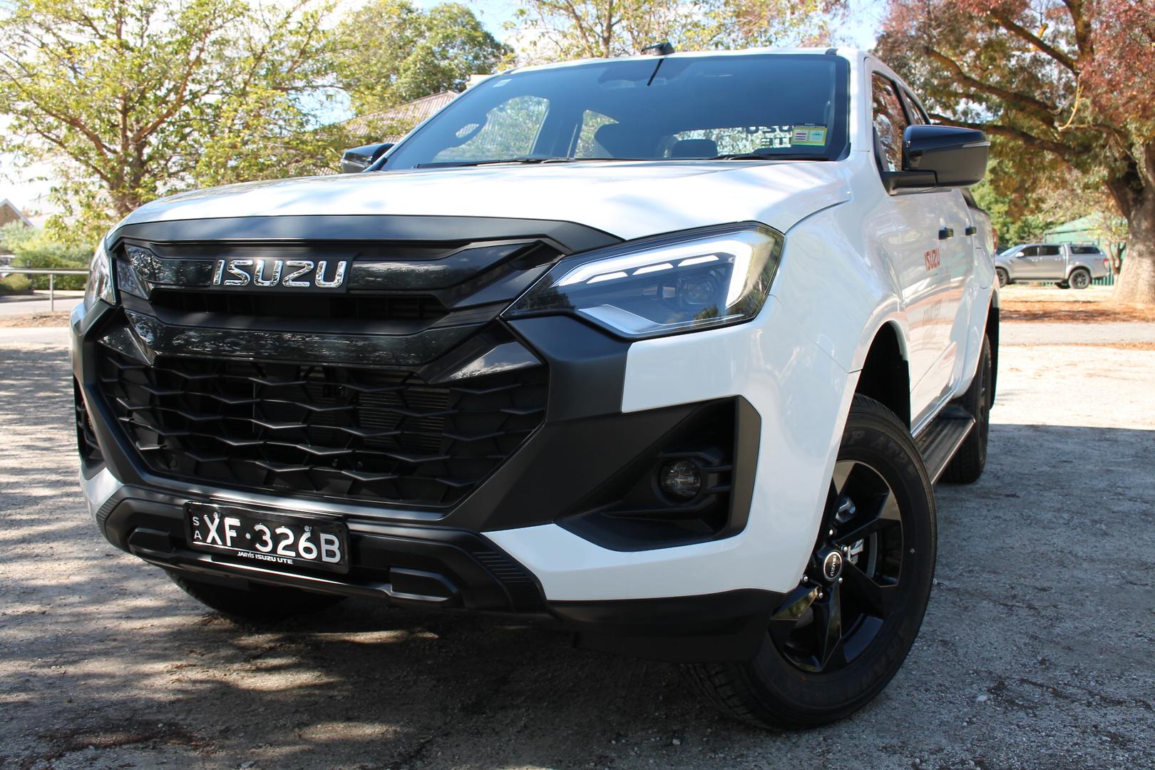 2025 Isuzu D-MAX XRIDER — photo 2