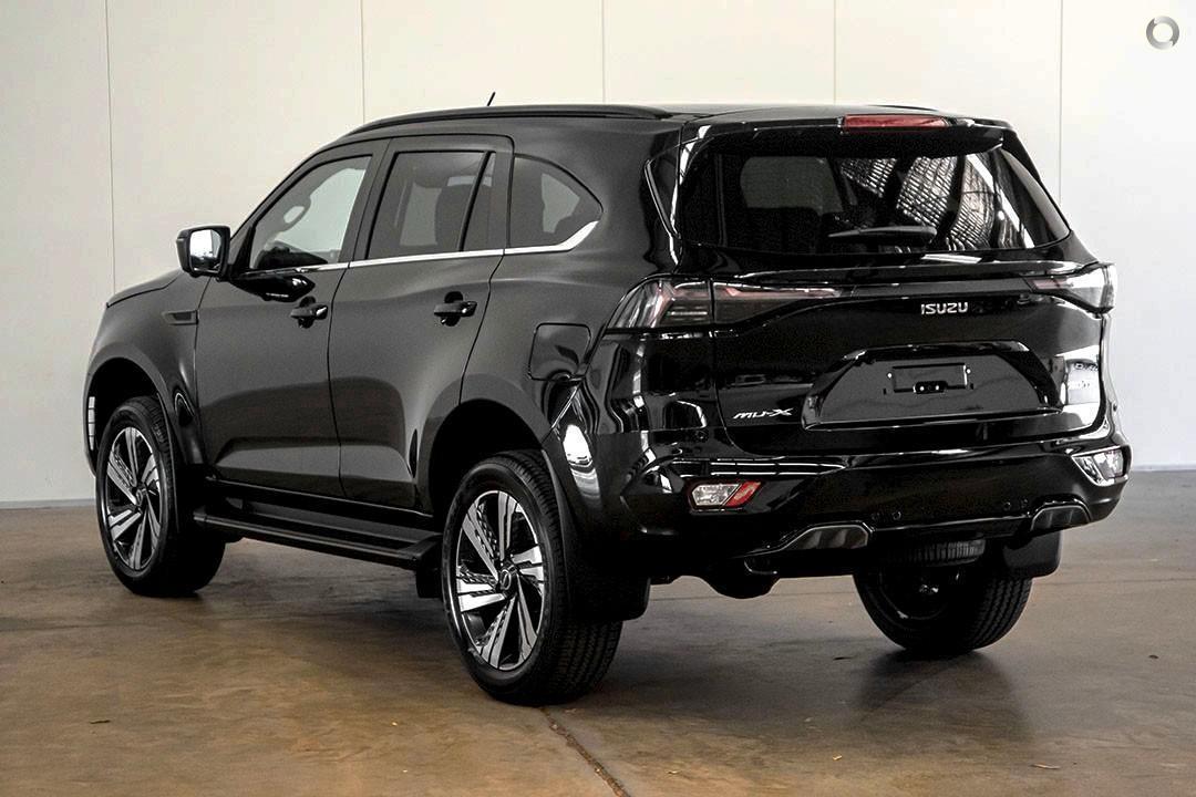 2025 Isuzu MU-X LST — photo 4