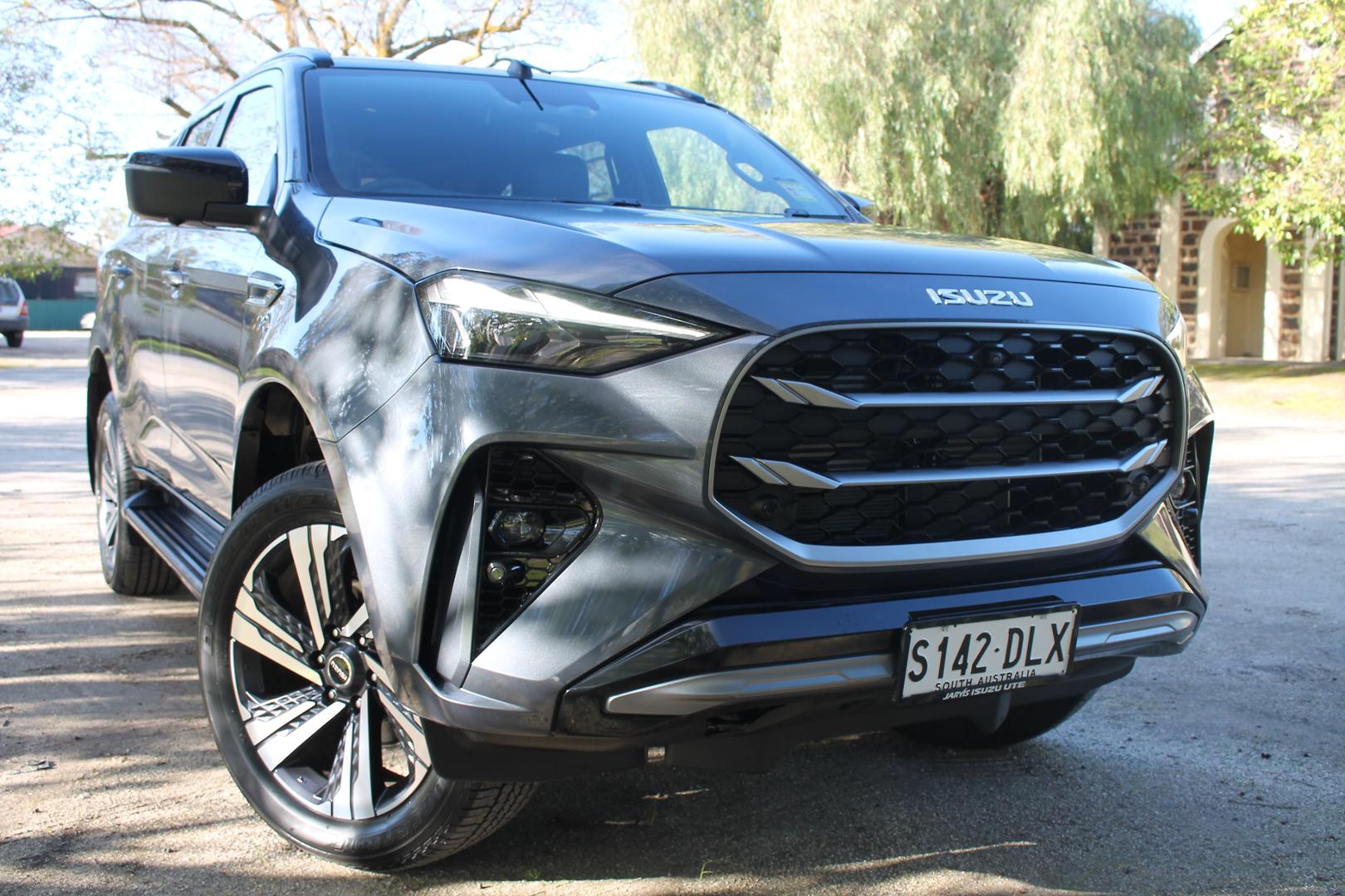 2025 Isuzu MU-X LST — photo 1