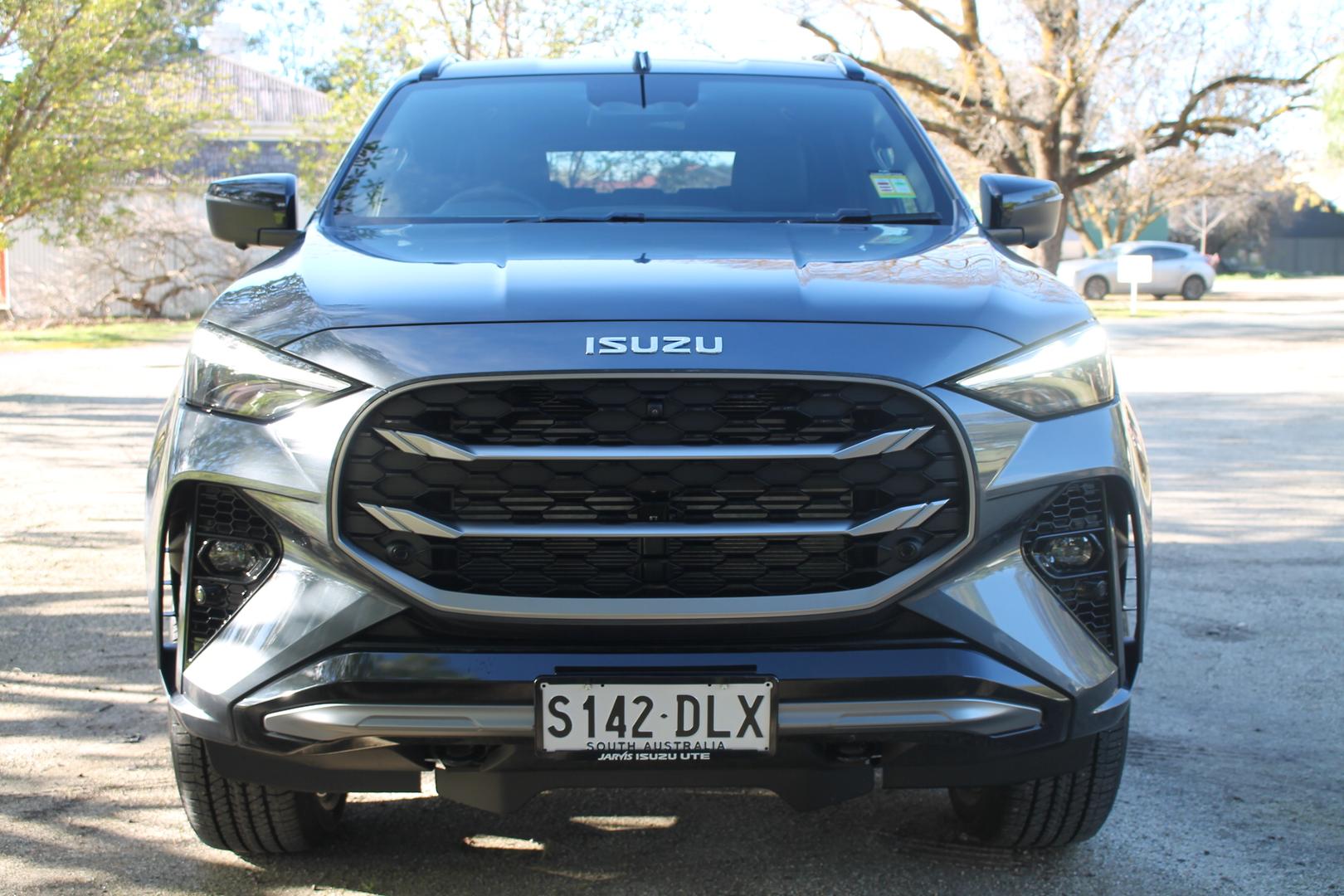 2025 Isuzu MU-X LST — photo 2