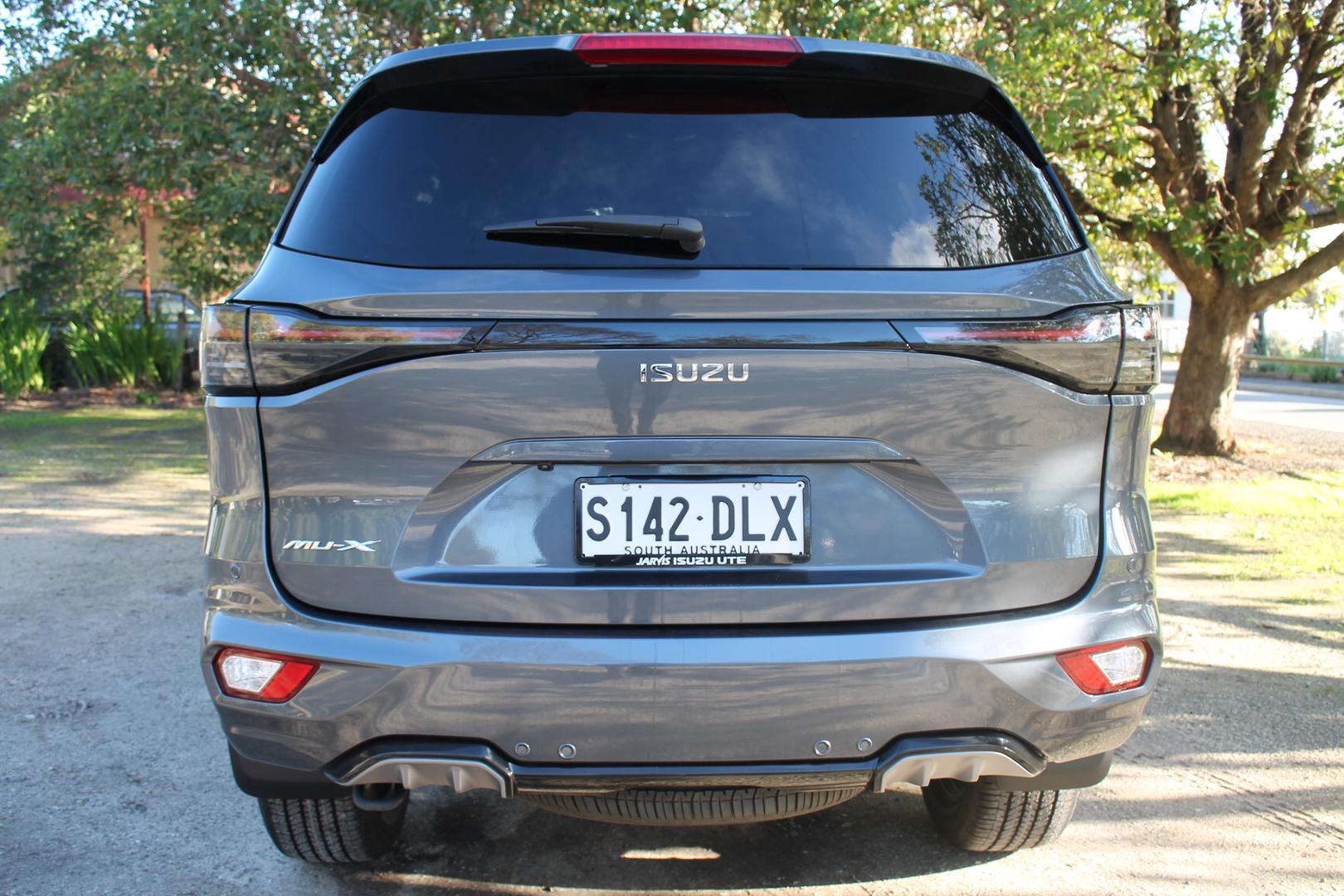 2025 Isuzu MU-X LST — photo 5