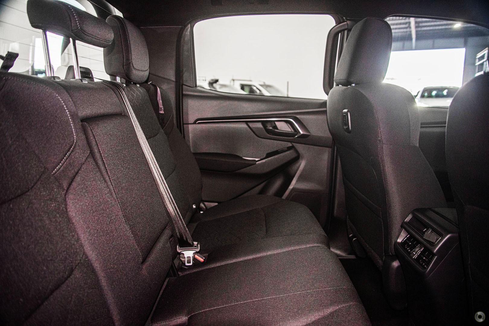 2025 Isuzu D-MAX XRIDER — photo 3