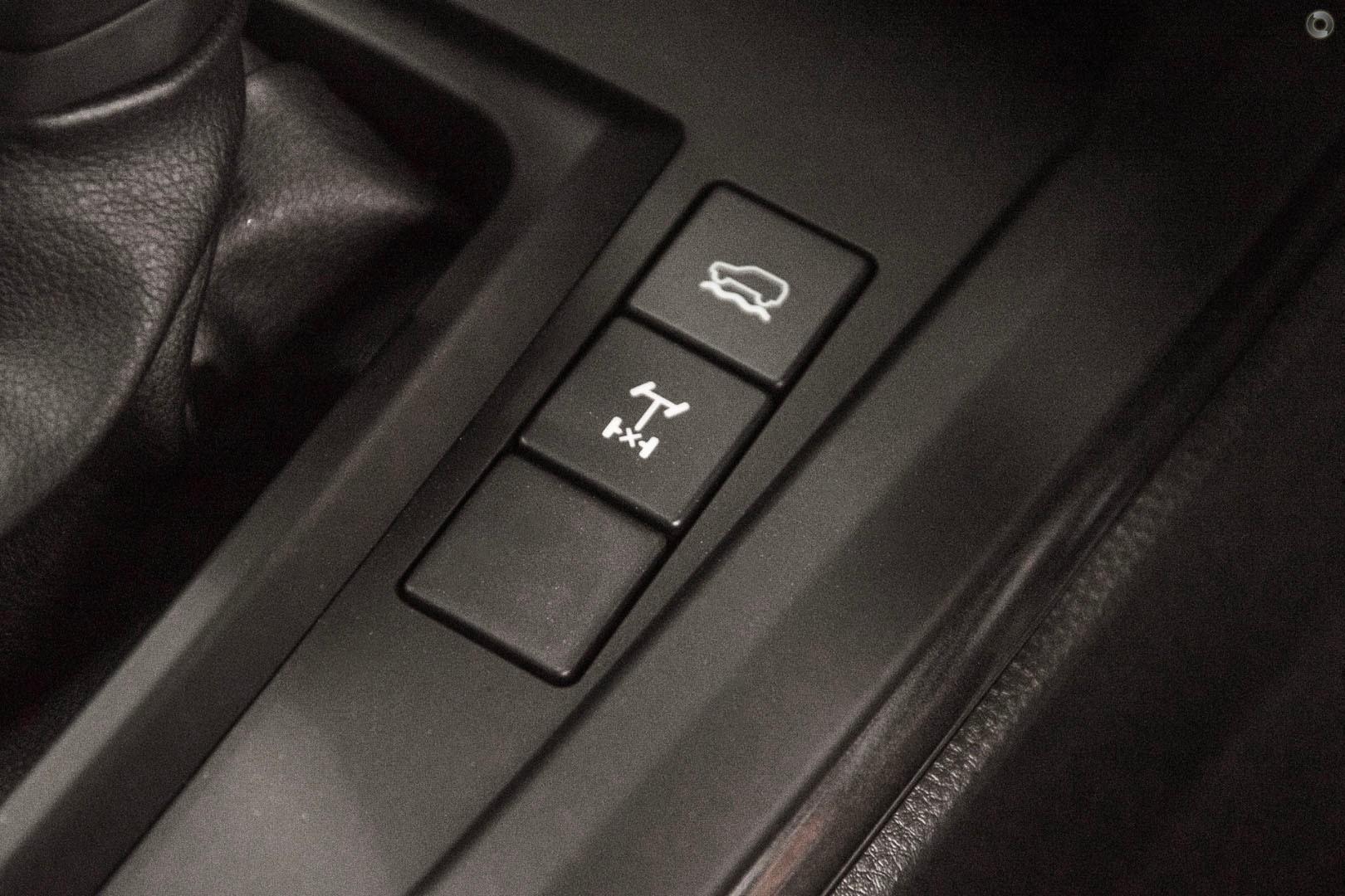 2025 Isuzu D-MAX XRIDER — photo 7
