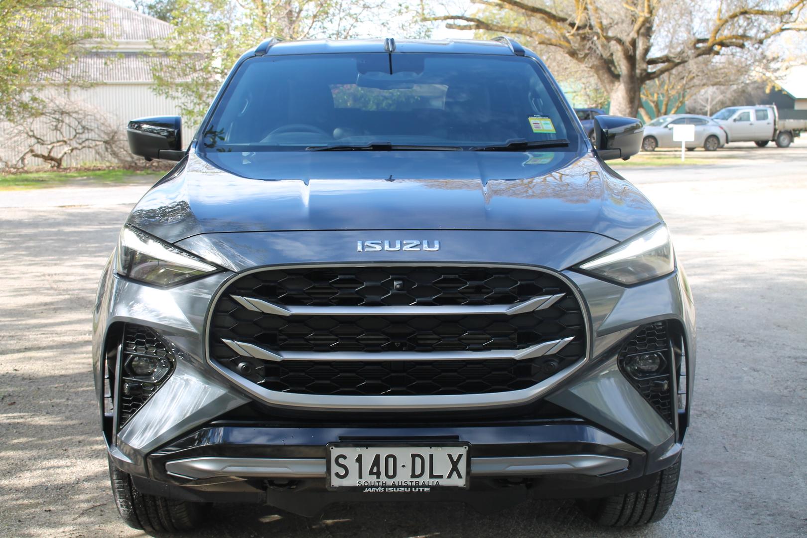 2025 Isuzu MU-X LST — photo 2