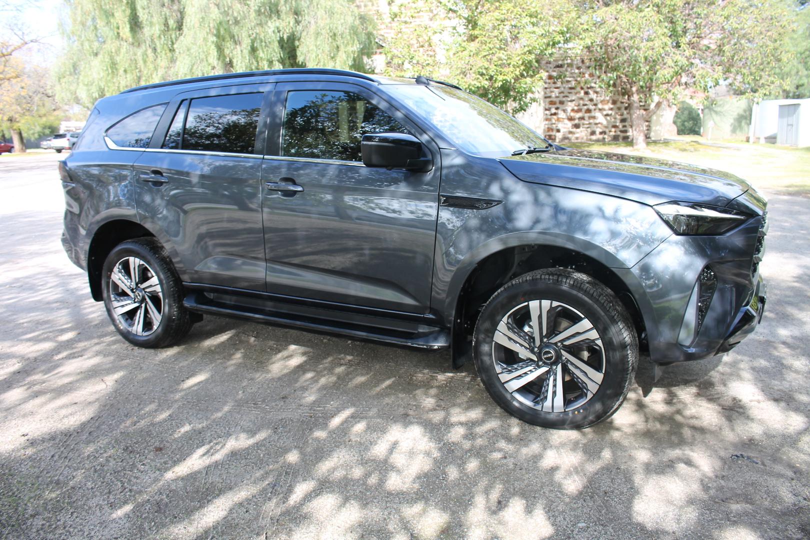 2025 Isuzu MU-X LST — photo 20