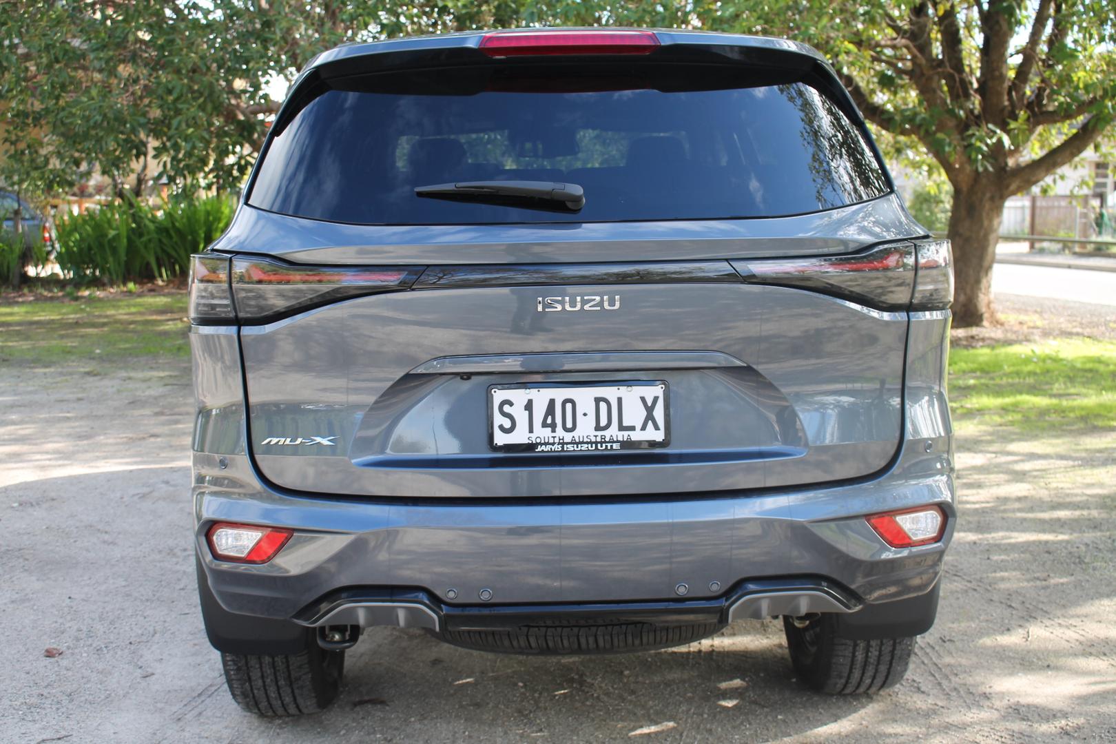 2025 Isuzu MU-X LST — photo 5