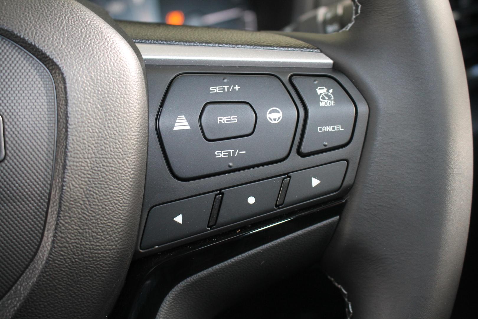 2025 Isuzu MU-X LST — photo 9