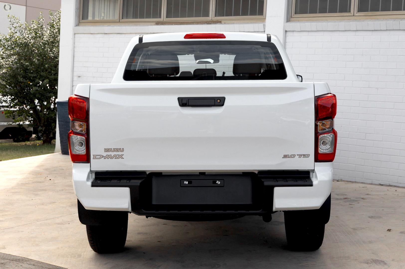 2026 Isuzu D-MAX SX — photo 3
