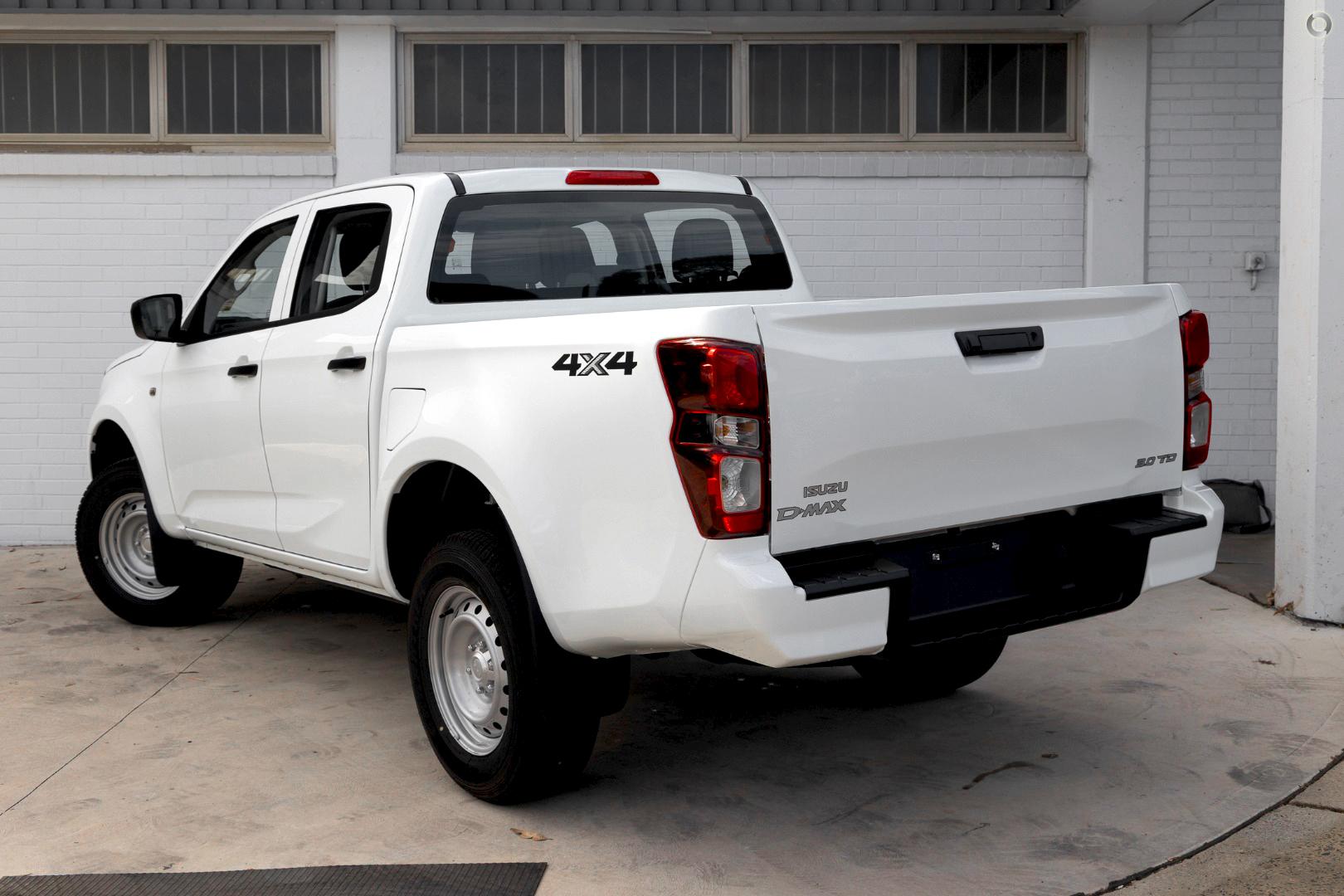 2026 Isuzu D-MAX SX — photo 4
