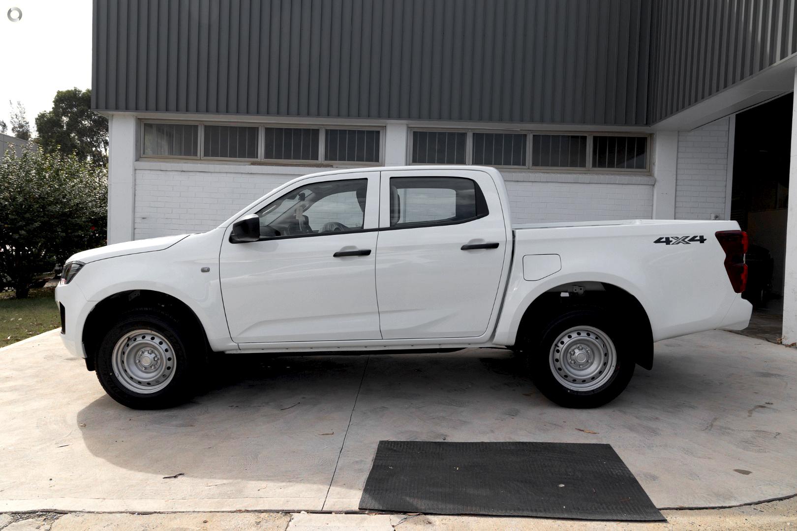 2026 Isuzu D-MAX SX — photo 5