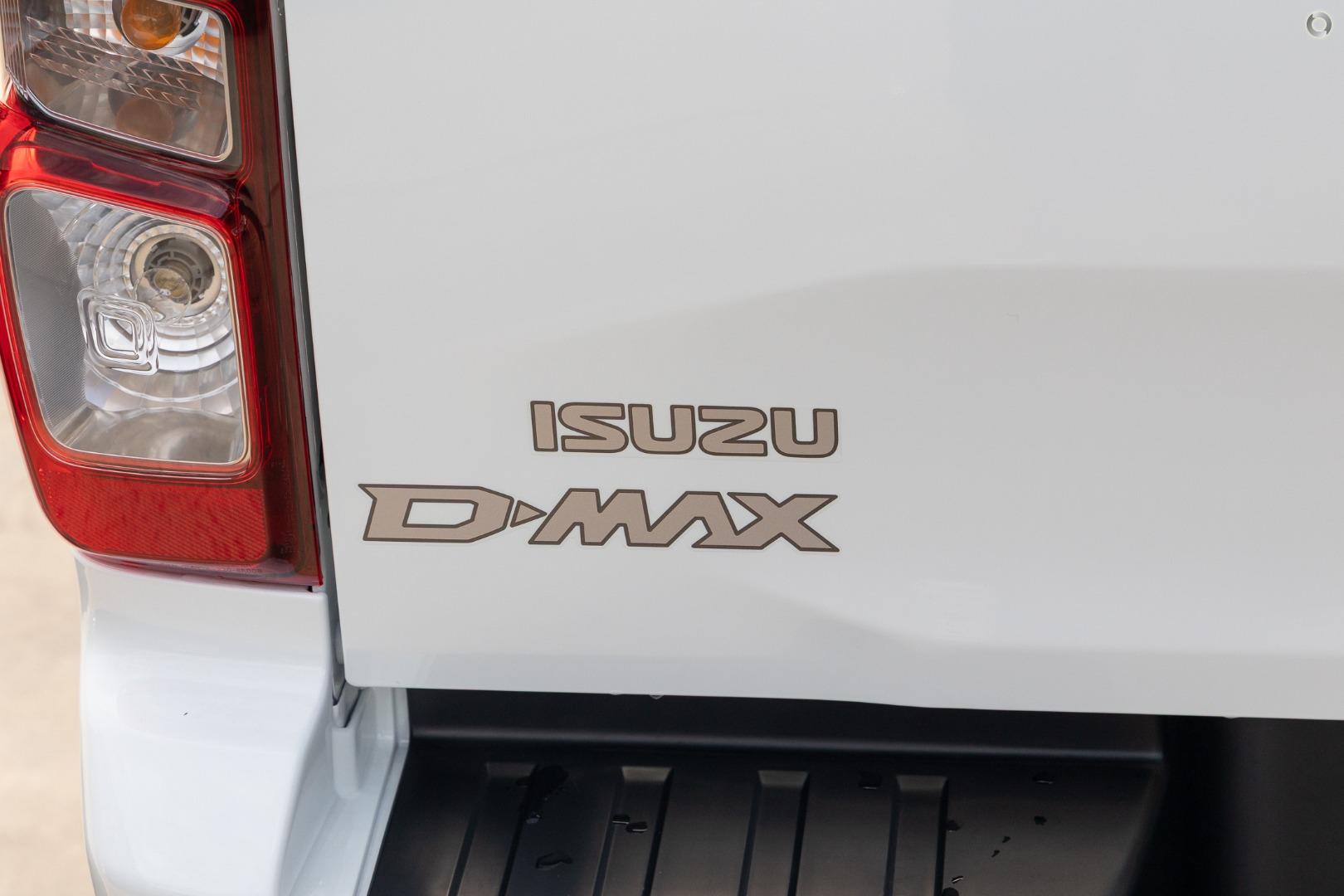 2026 Isuzu D-MAX SX — photo 6