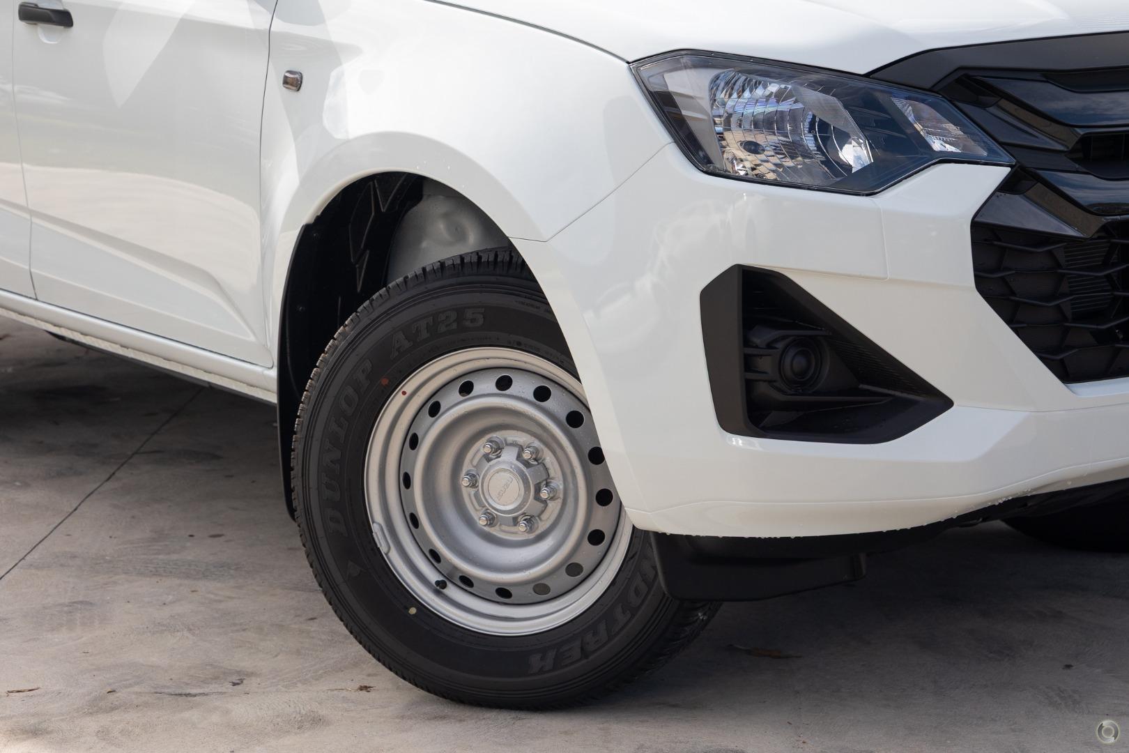 2026 Isuzu D-MAX SX — photo 7