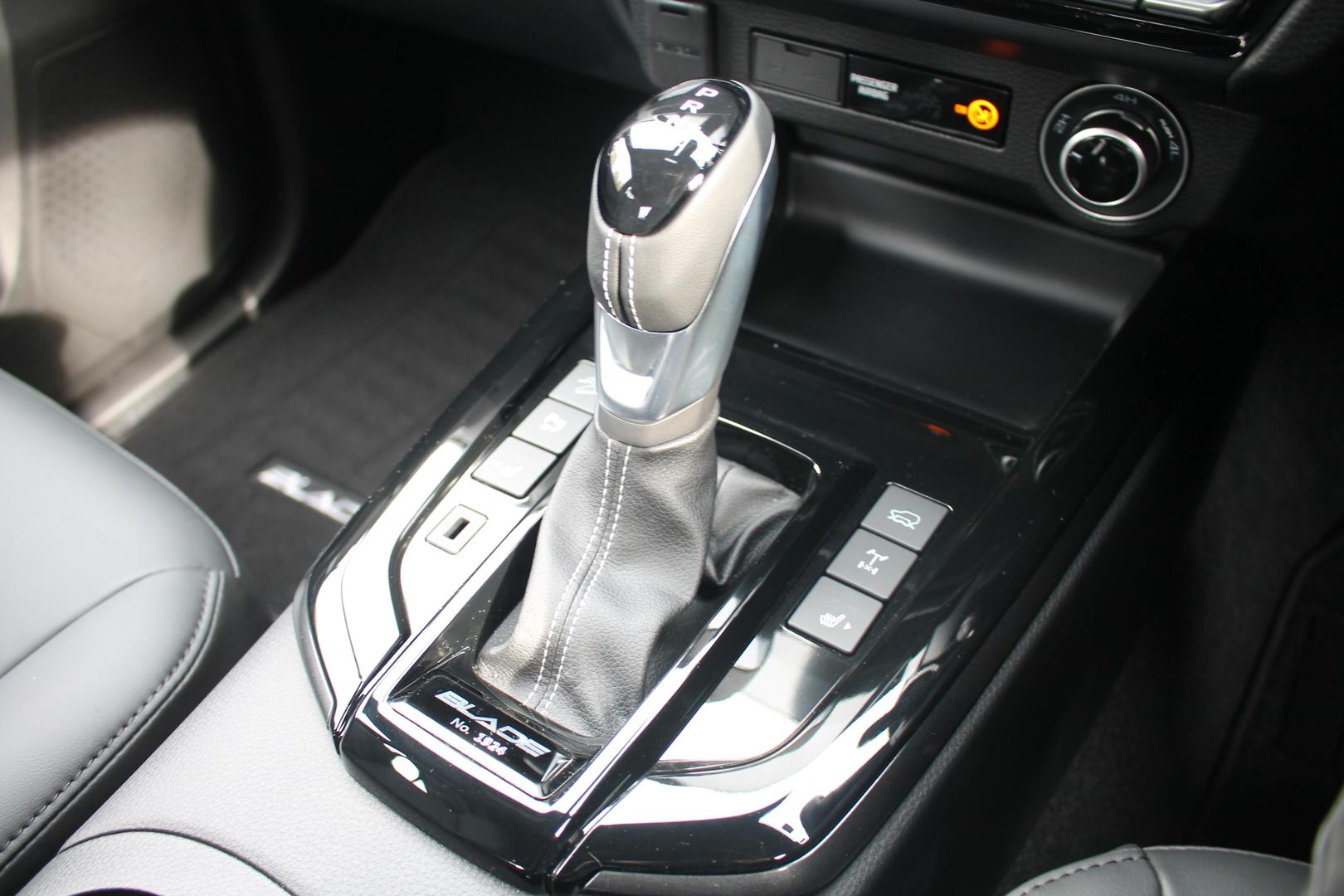 2025 Isuzu D-MAX BLADE — photo 11