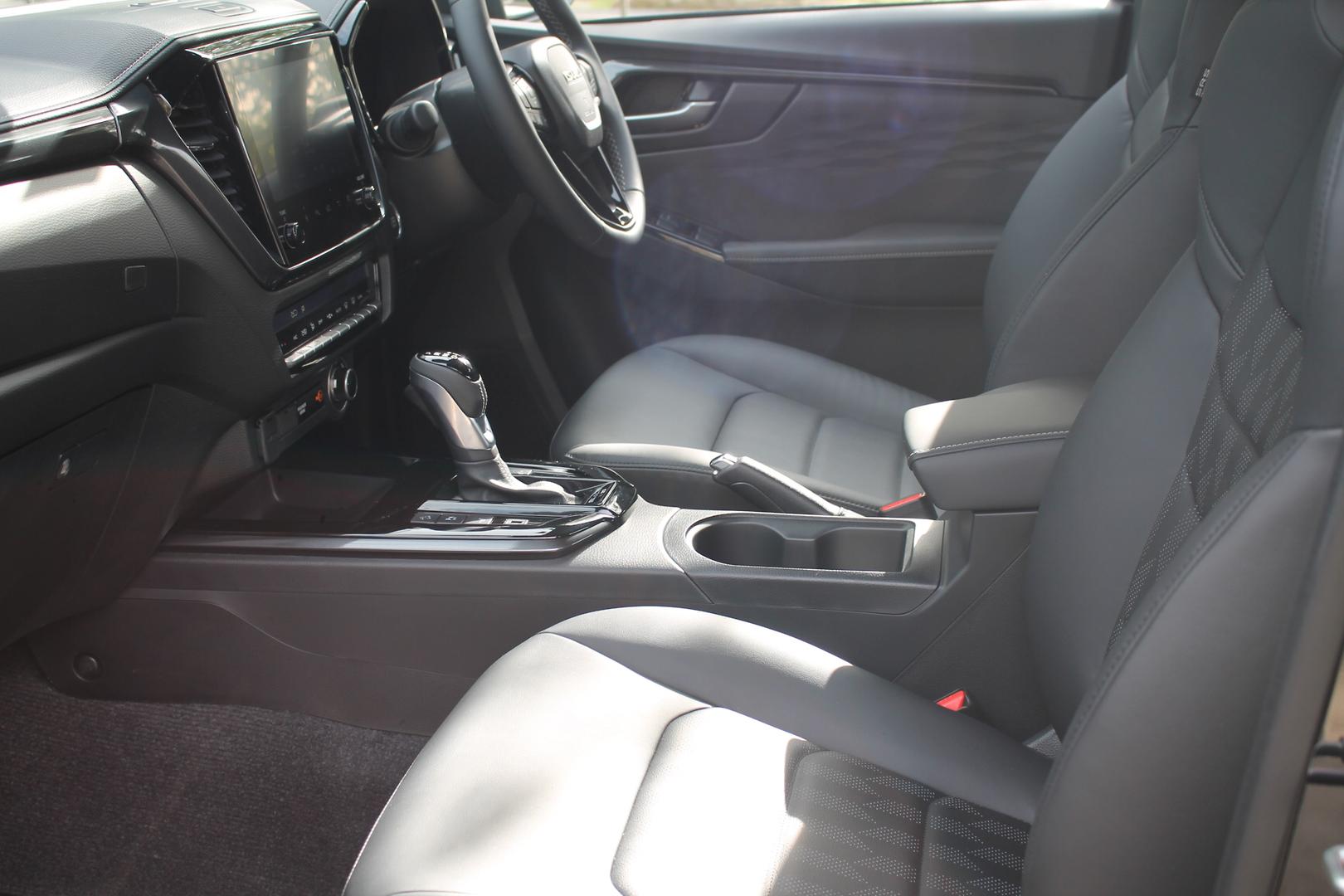 2025 Isuzu D-MAX BLADE — photo 14