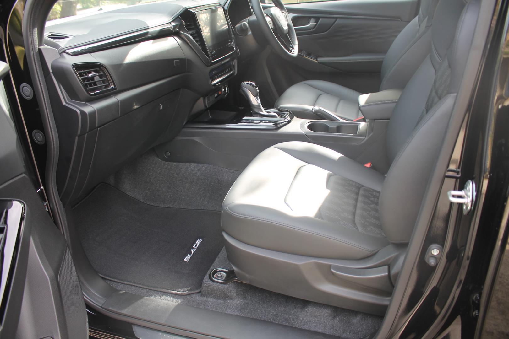 2025 Isuzu D-MAX BLADE — photo 15