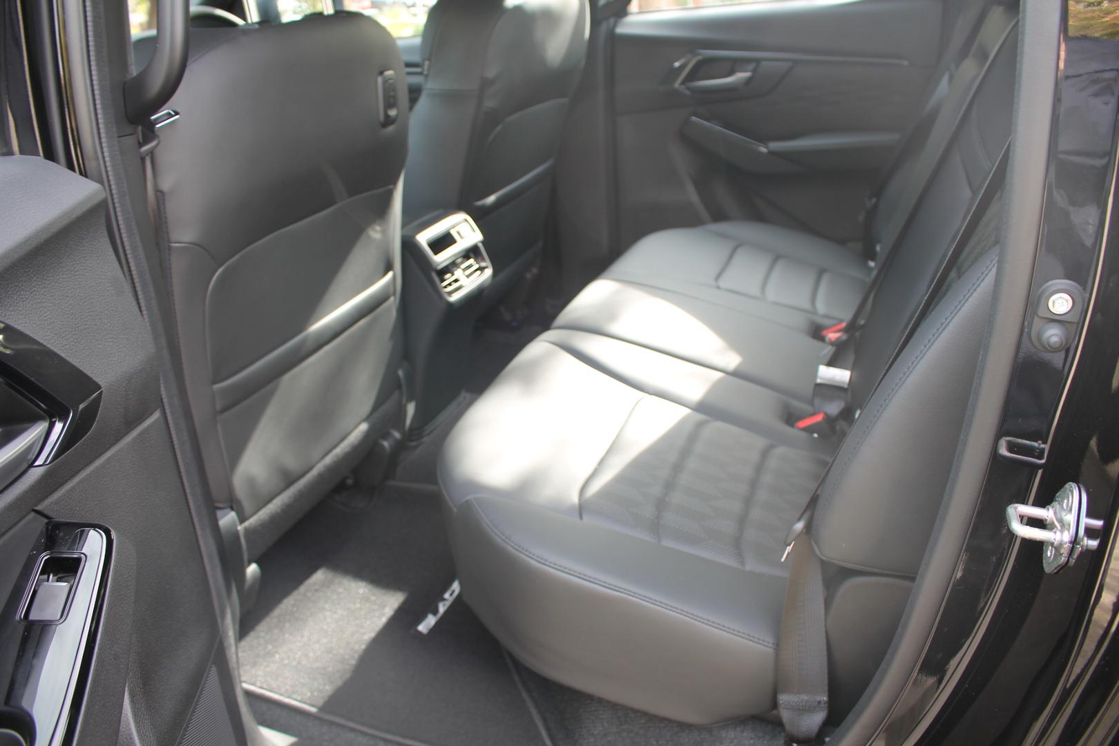 2025 Isuzu D-MAX BLADE — photo 16