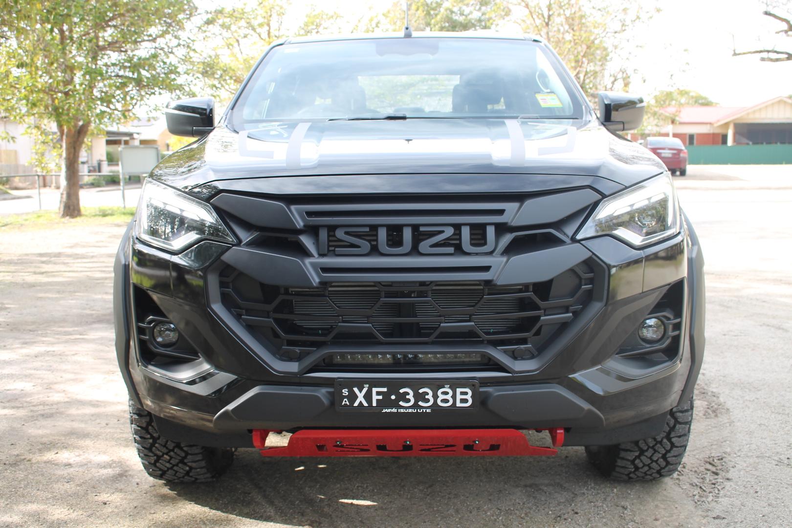 2025 Isuzu D-MAX BLADE — photo 2