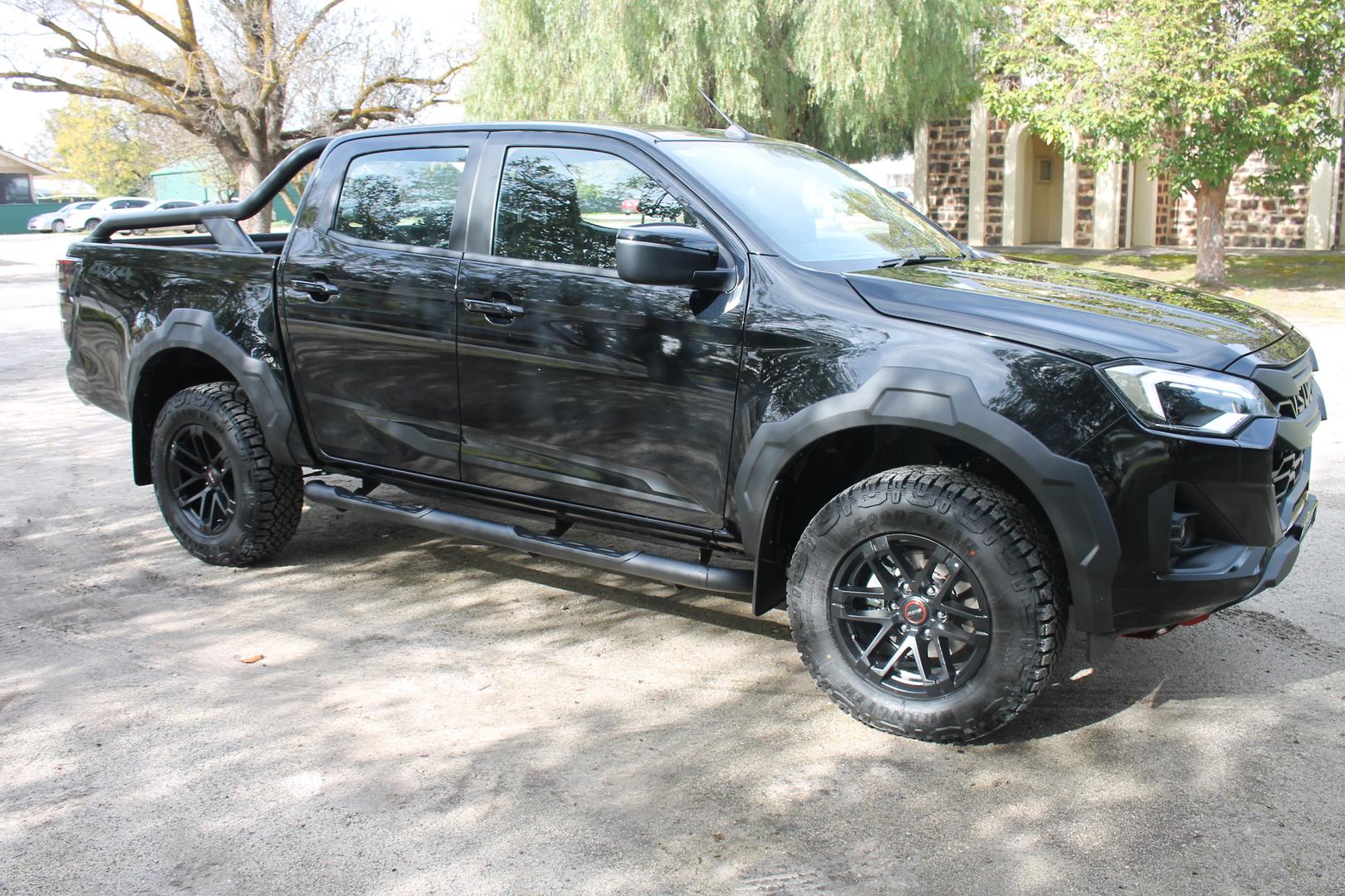2025 Isuzu D-MAX BLADE — photo 20