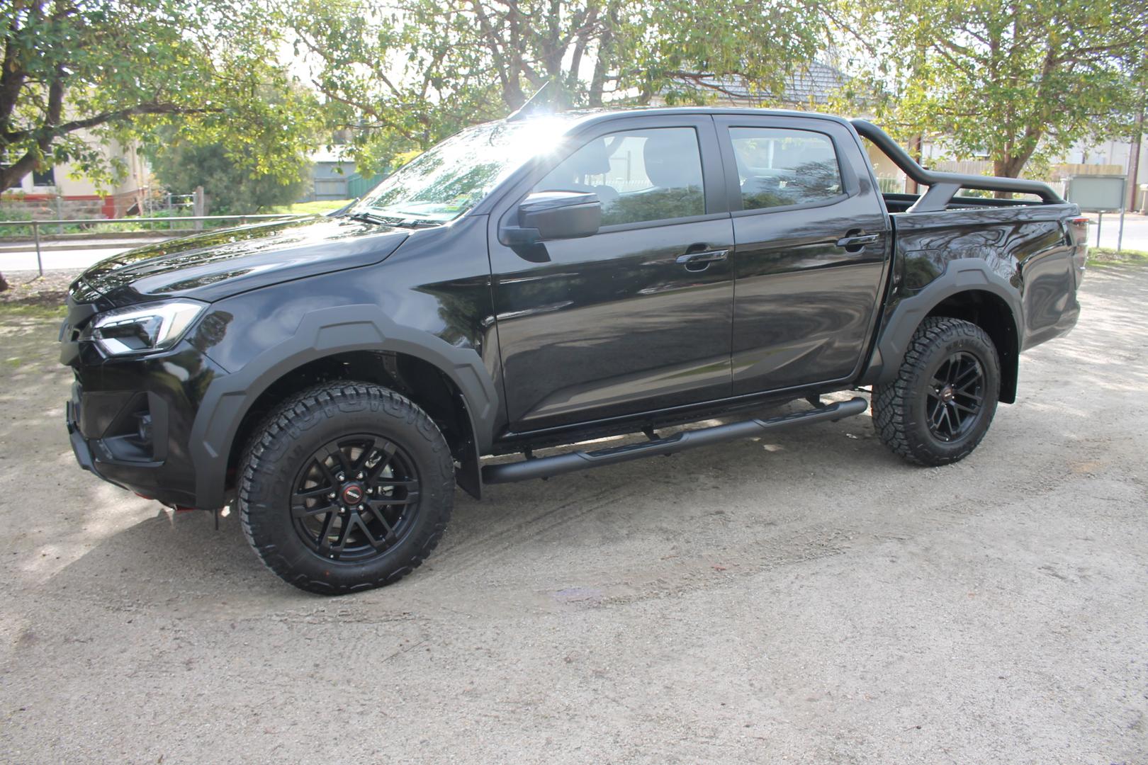 2025 Isuzu D-MAX BLADE — photo 22