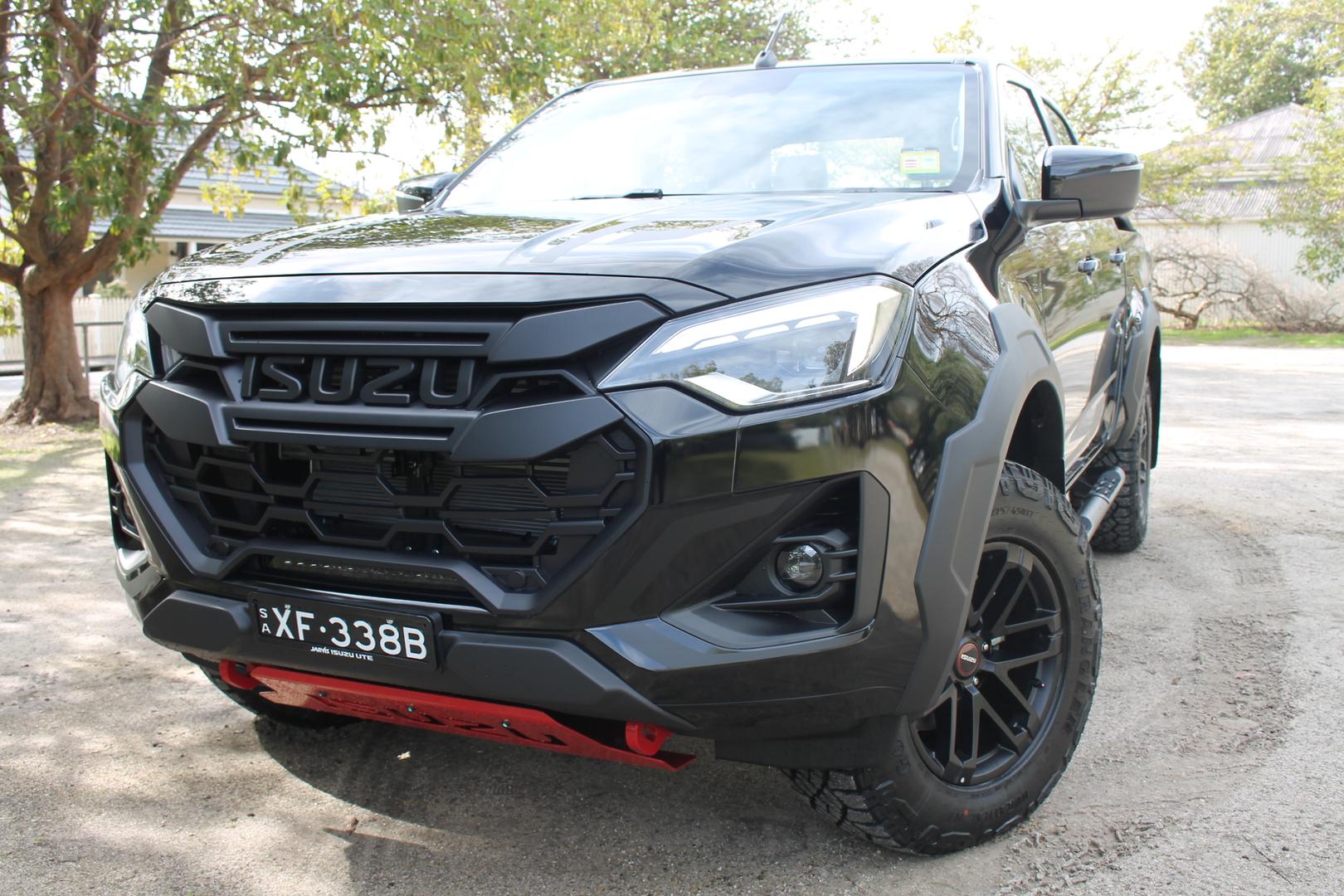 2025 Isuzu D-MAX BLADE — photo 3