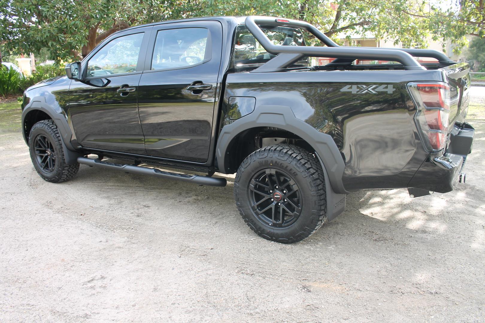 2025 Isuzu D-MAX BLADE — photo 6