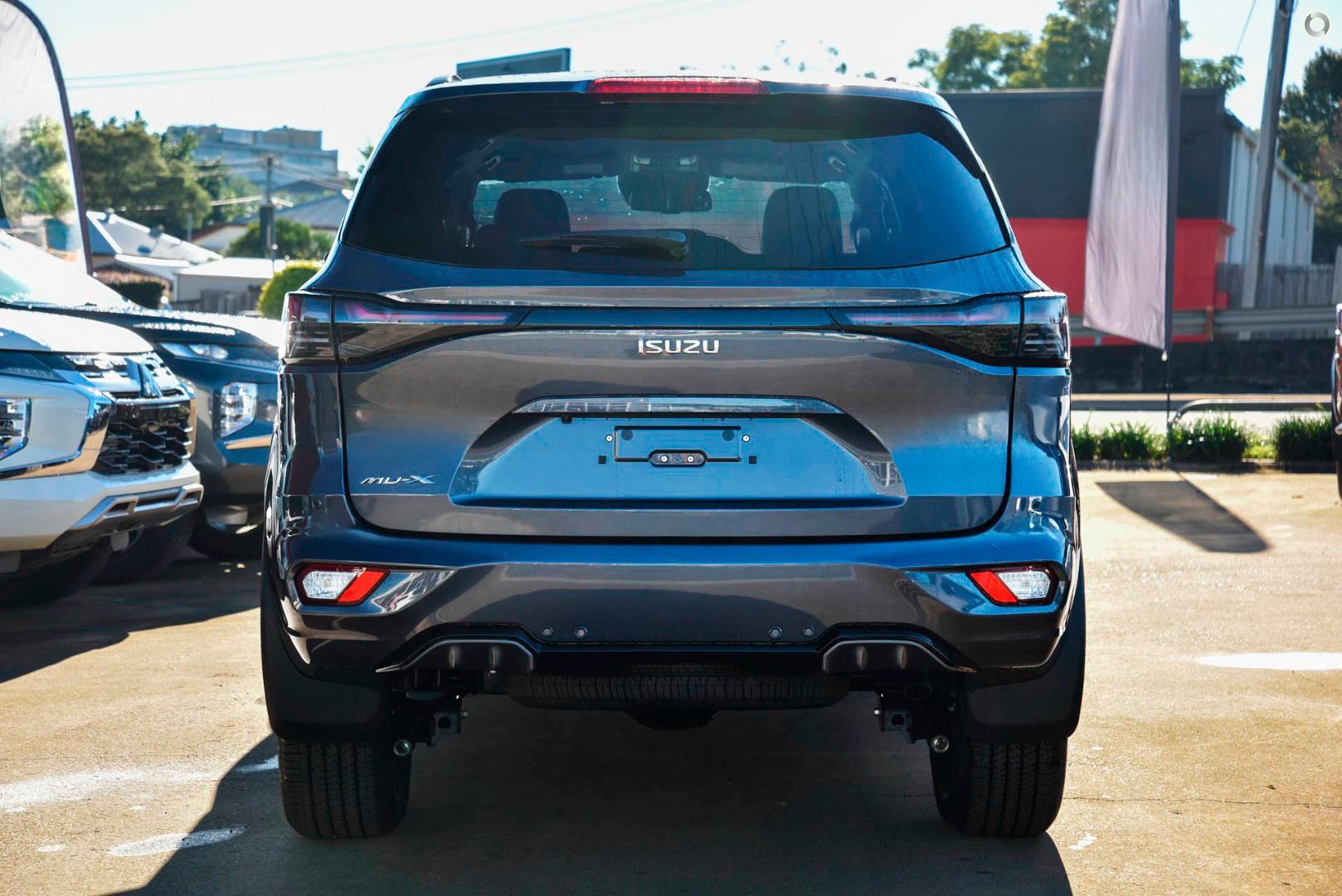 2026 Isuzu MU-X LST — photo 3