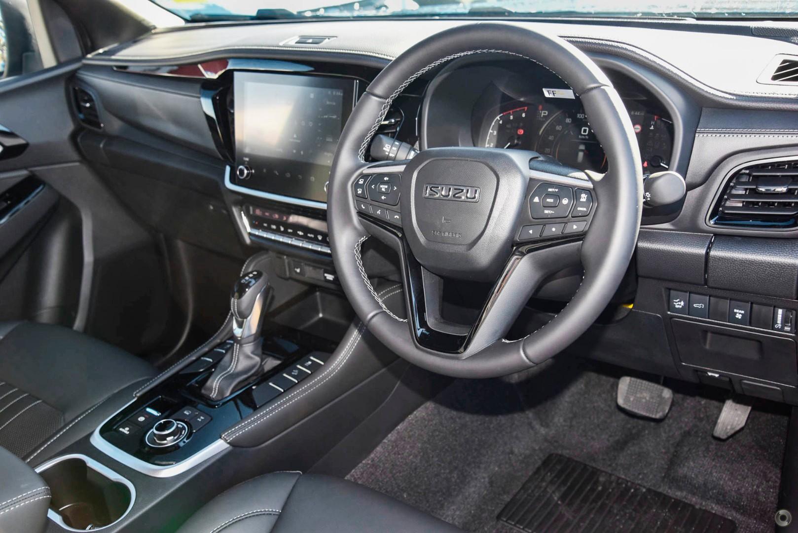 2026 Isuzu MU-X LST — photo 5