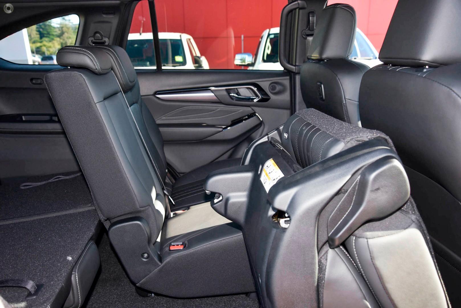 2026 Isuzu MU-X LST — photo 8