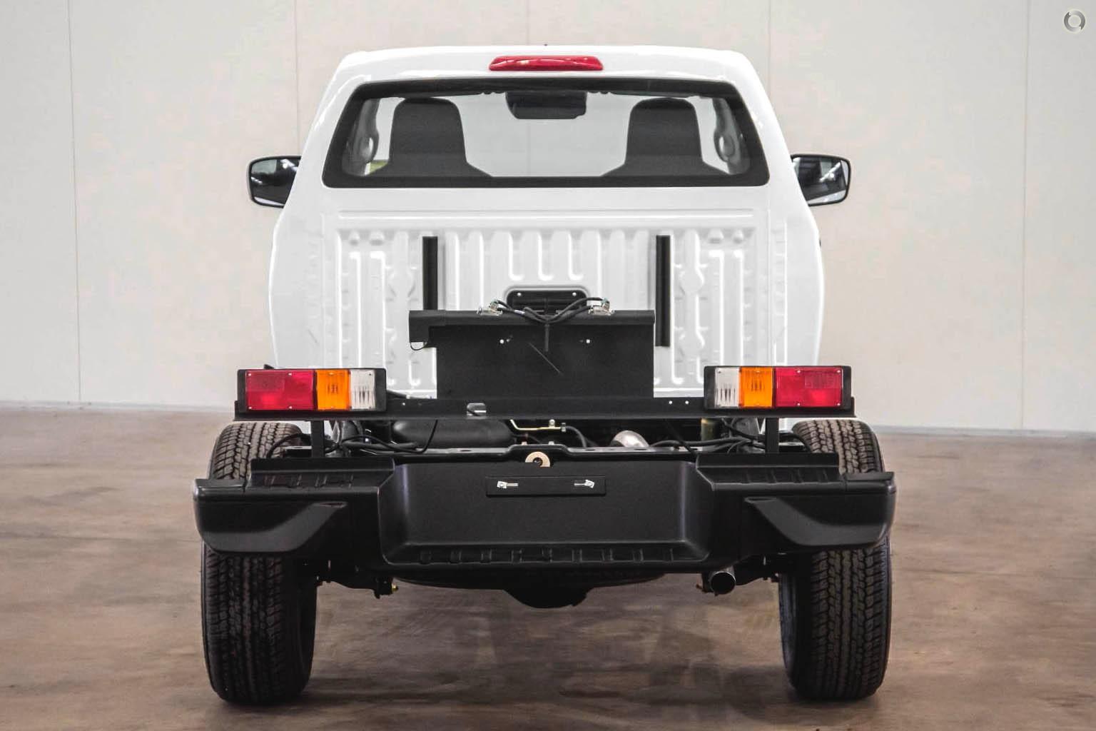 2026 Isuzu D-MAX SX — photo 3